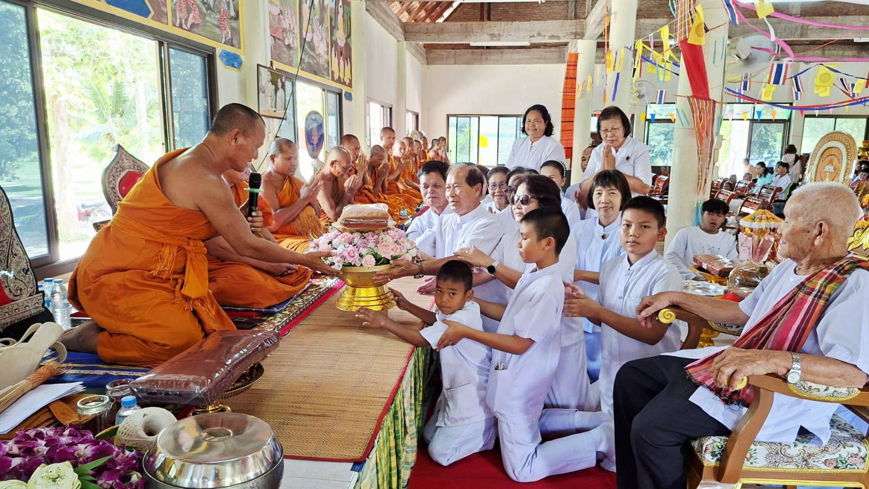 ภาพร่วมพิธีกรรมวัดป่าชัยประสิทธิ์