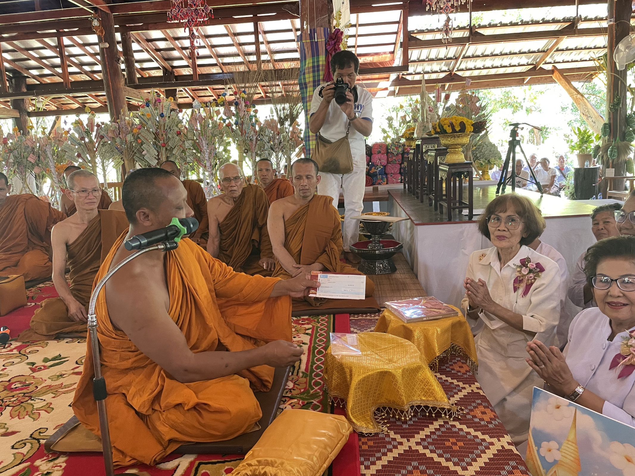 ภาพร่วมพิธีกรรมวัดป่าเทพรักษา