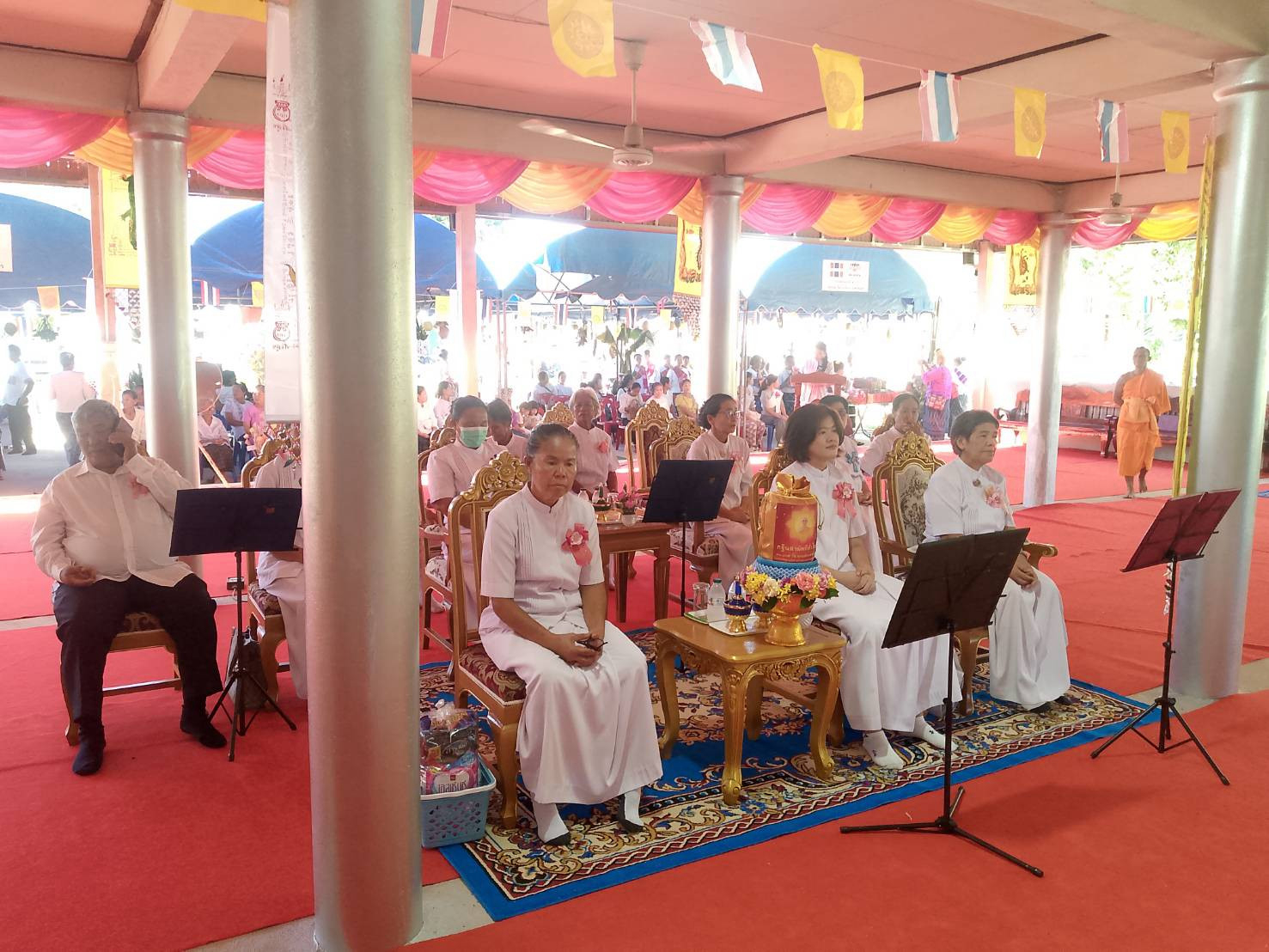 ภาพร่วมพิธีกรรมวัดหนองไผ่