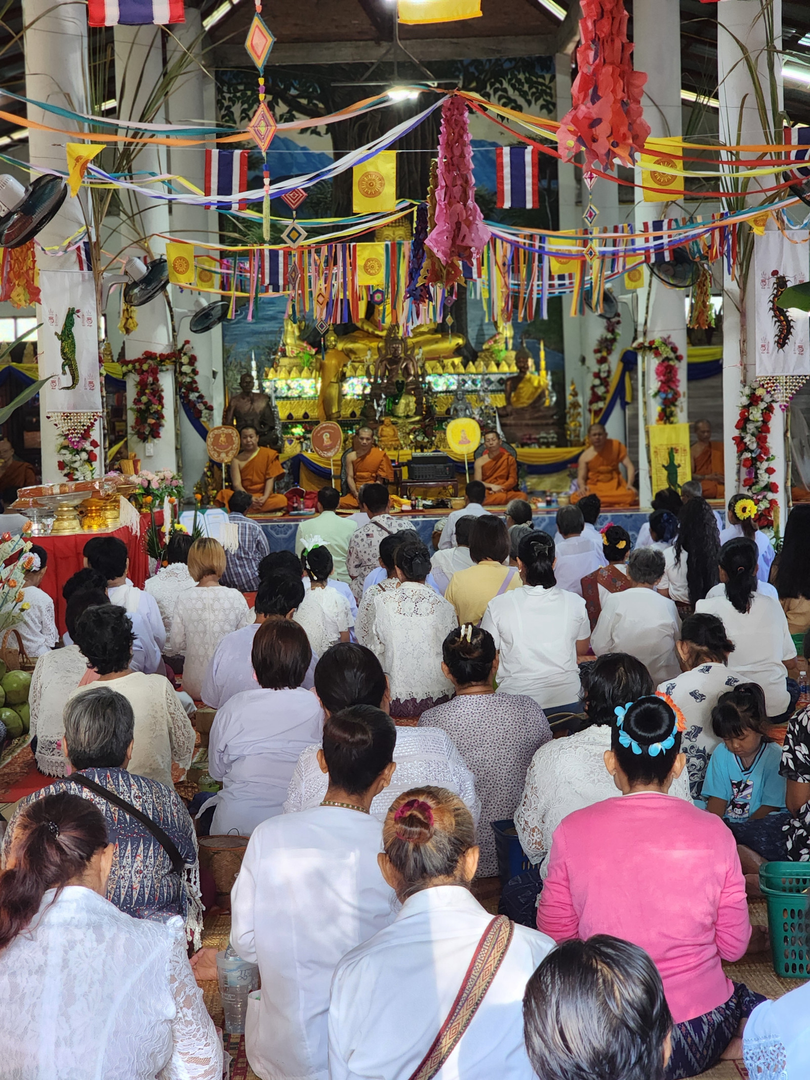 ภาพร่วมพิธีกรรมวัดกลางสามัคคี