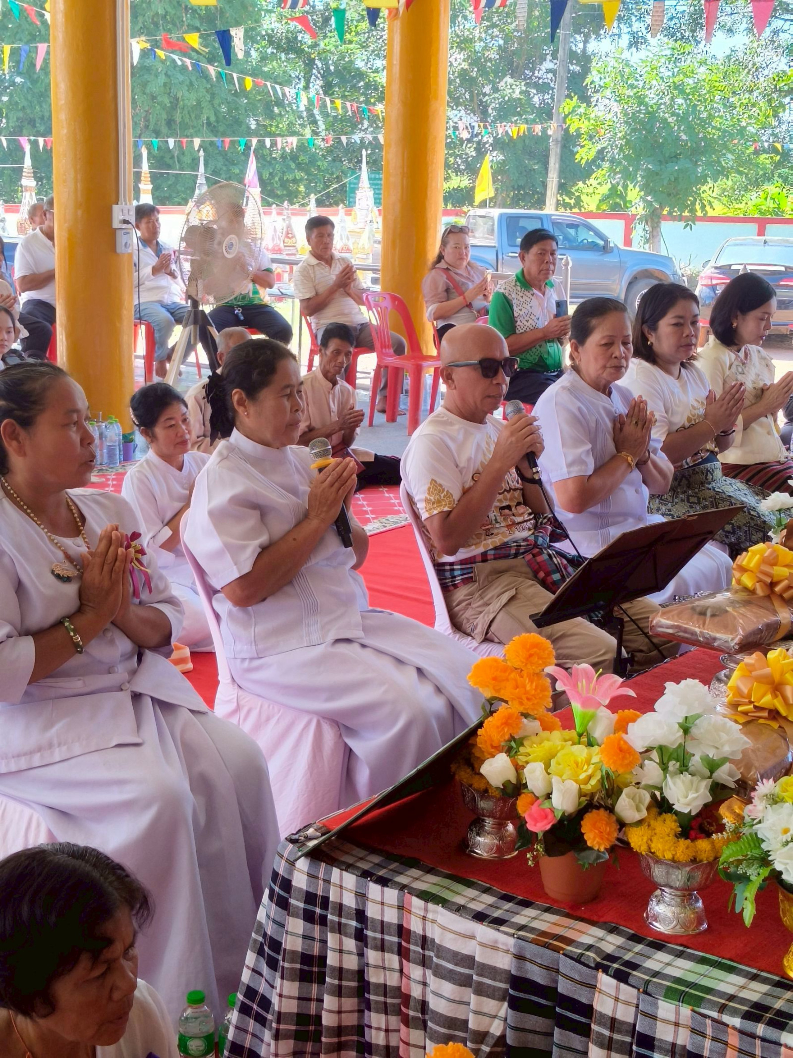 ภาพร่วมพิธีกรรมวัดสุขสำราญ