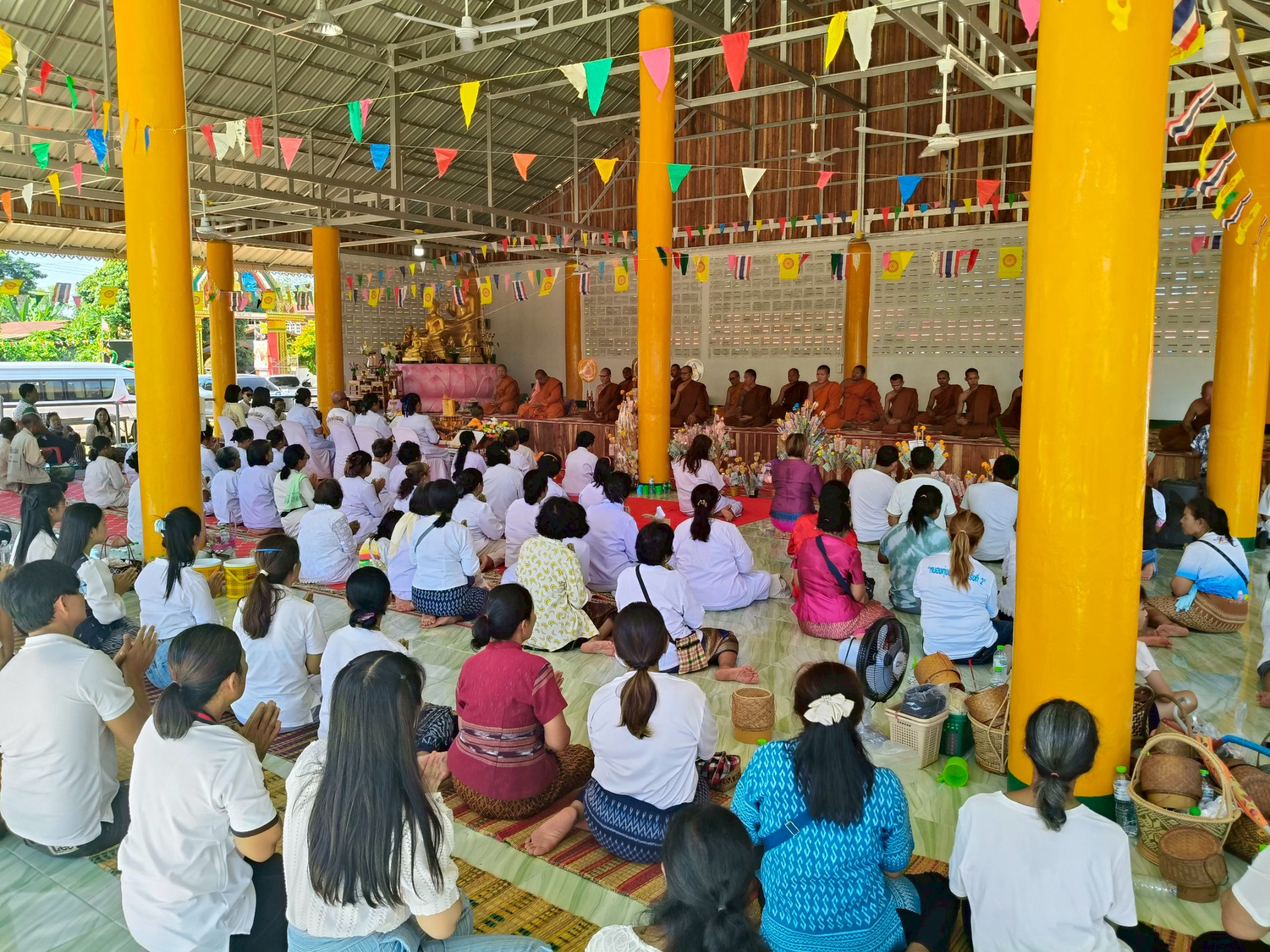 ภาพร่วมพิธีกรรมวัดสุขสำราญ