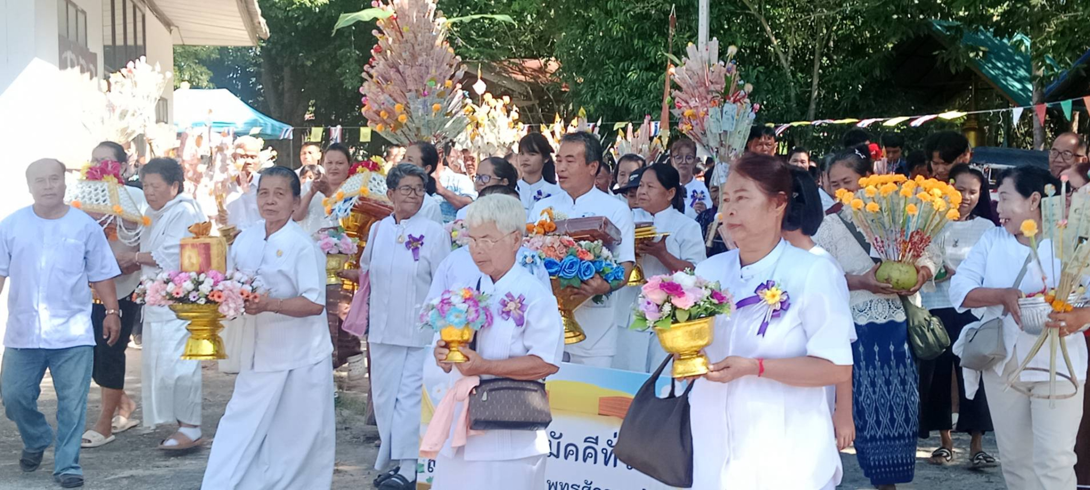 ภาพร่วมขบวนกฐินวัดศรีโพธิ์คำ