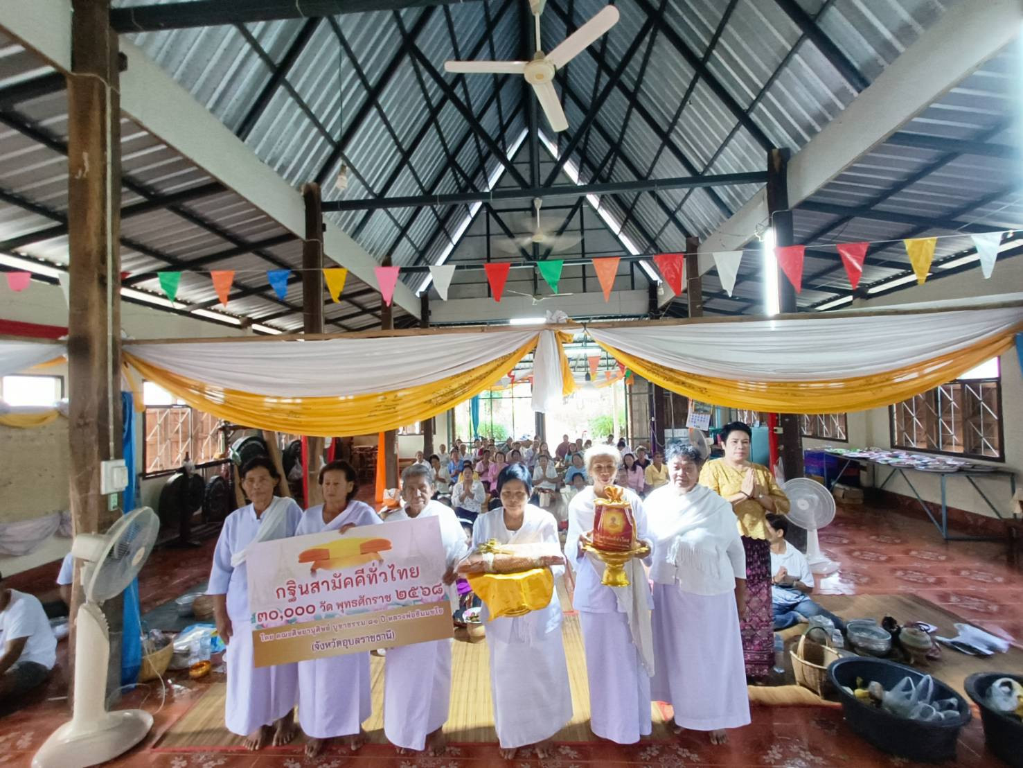 ภาพร่วมขบวนกฐินที่พักสงฆ์ดาลหินผง