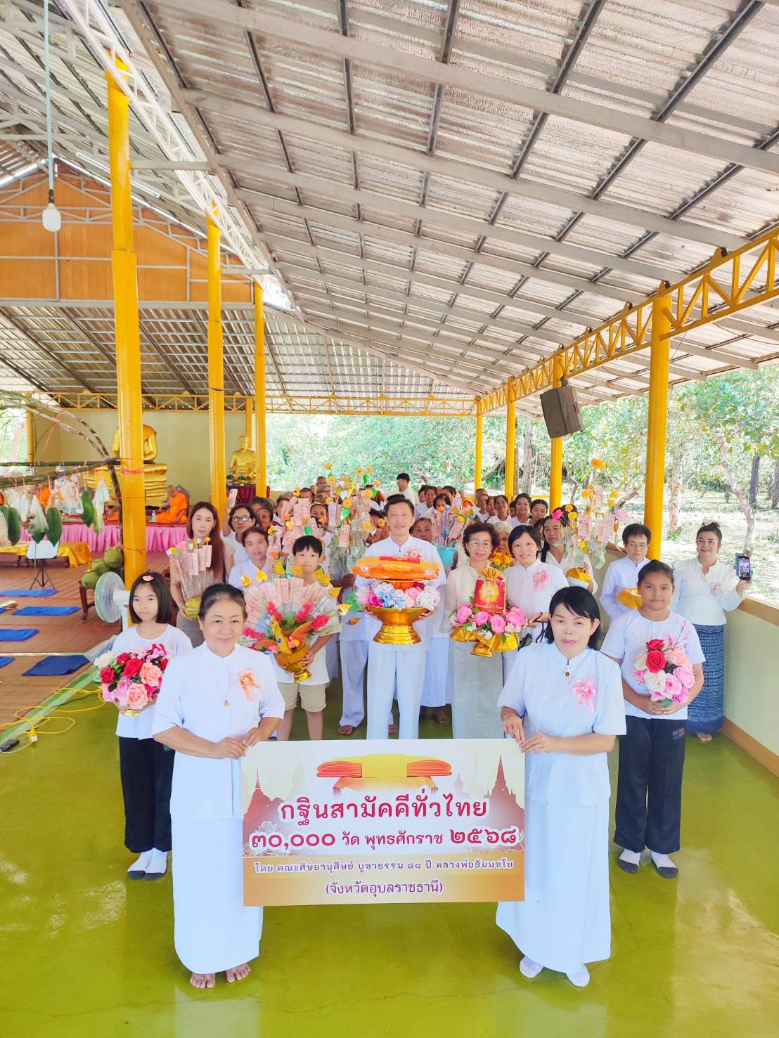 ภาพร่วมขบวนกฐินที่พักสงฆ์ป่ากลางแก้ว