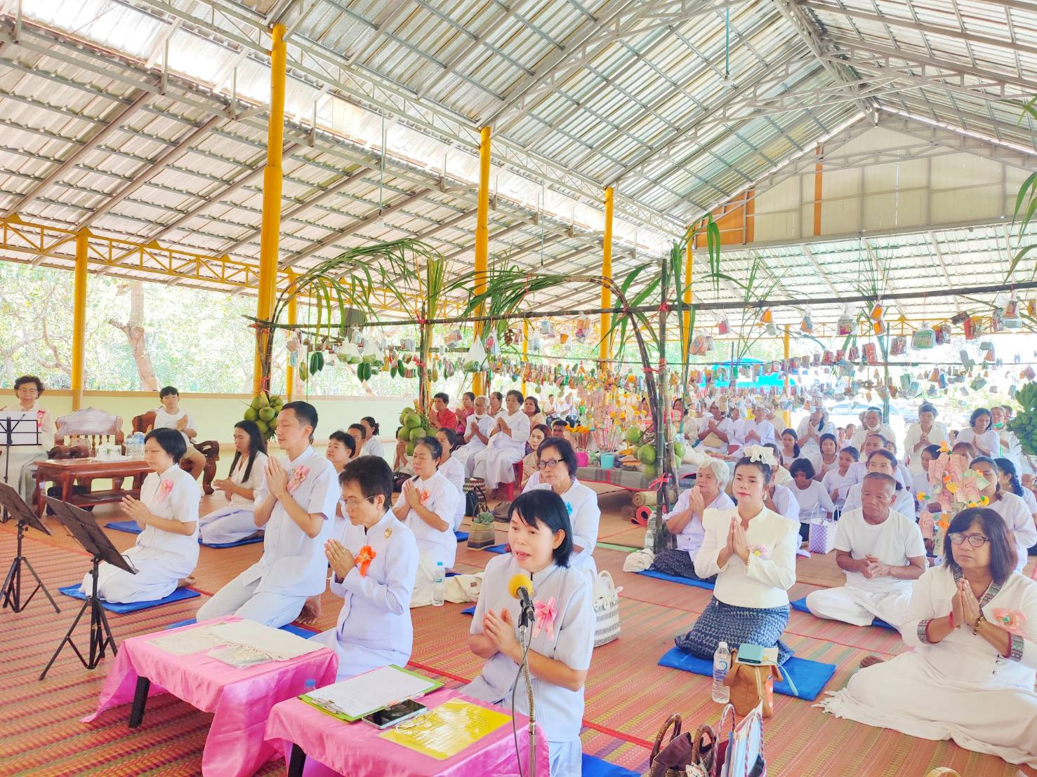 ภาพร่วมพิธีกรรมที่พักสงฆ์ป่ากลางแก้ว