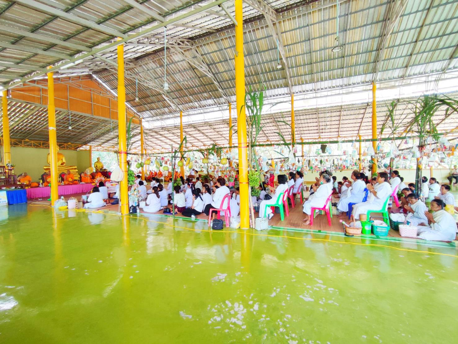 ภาพร่วมพิธีกรรมที่พักสงฆ์ป่ากลางแก้ว