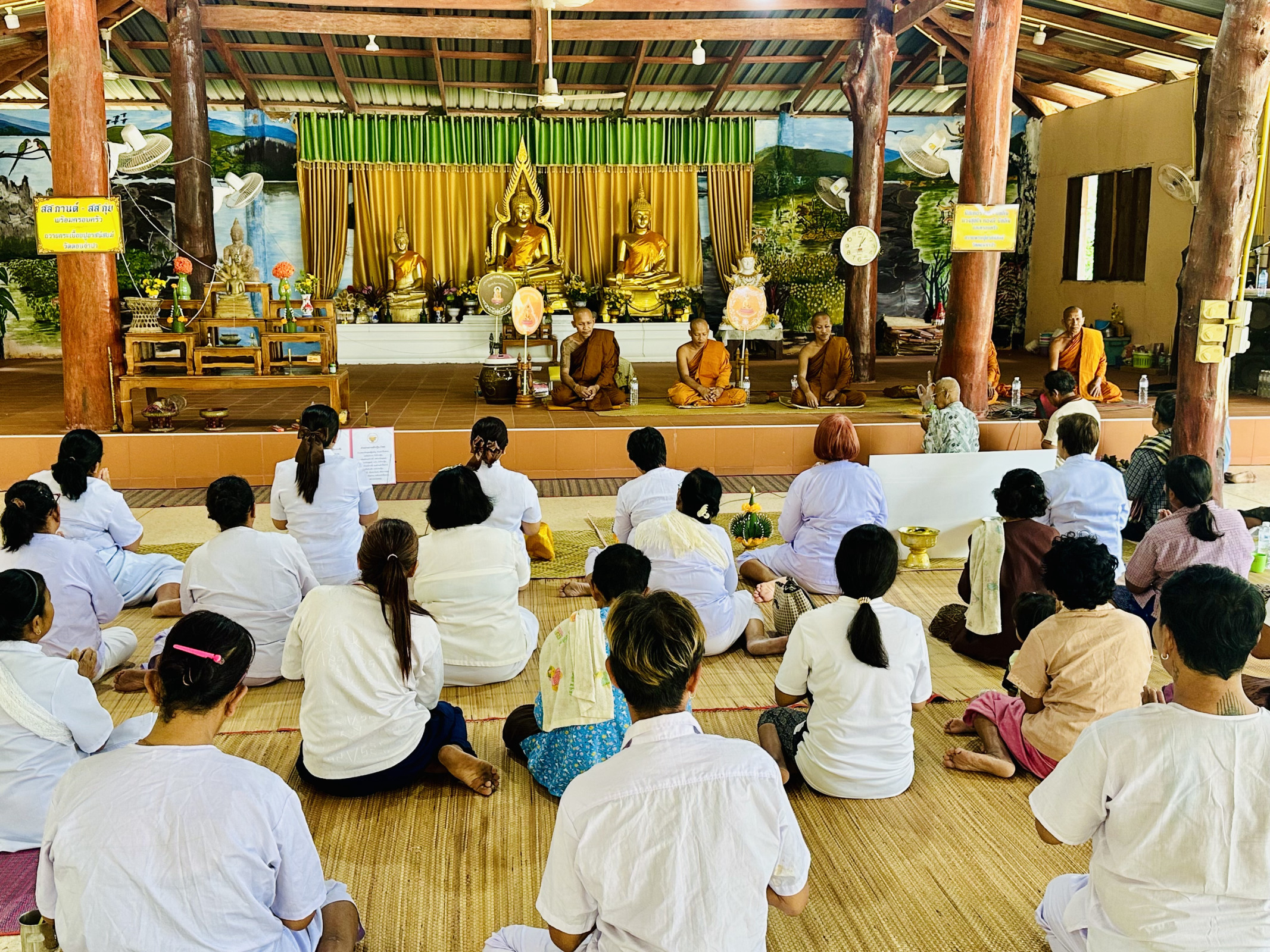 ภาพร่วมพิธีกรรมที่พักสงฆ์ดอนจำปา