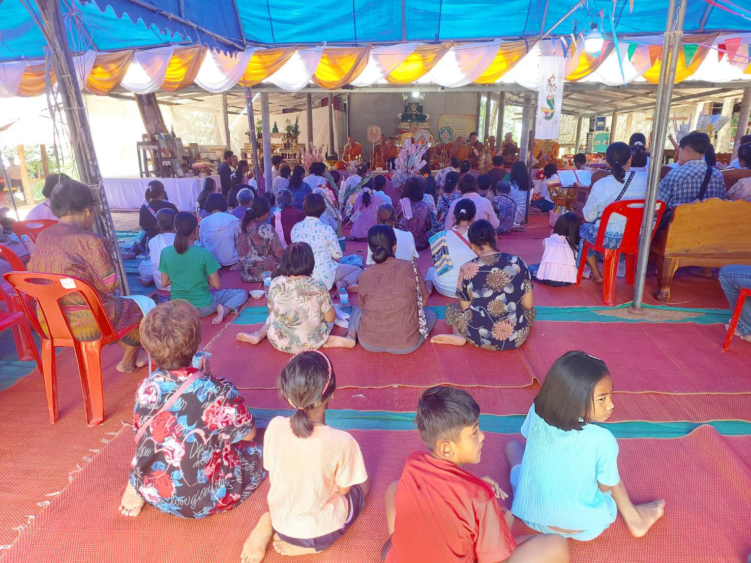 ภาพร่วมพิธีกรรมวัดภูน้อย