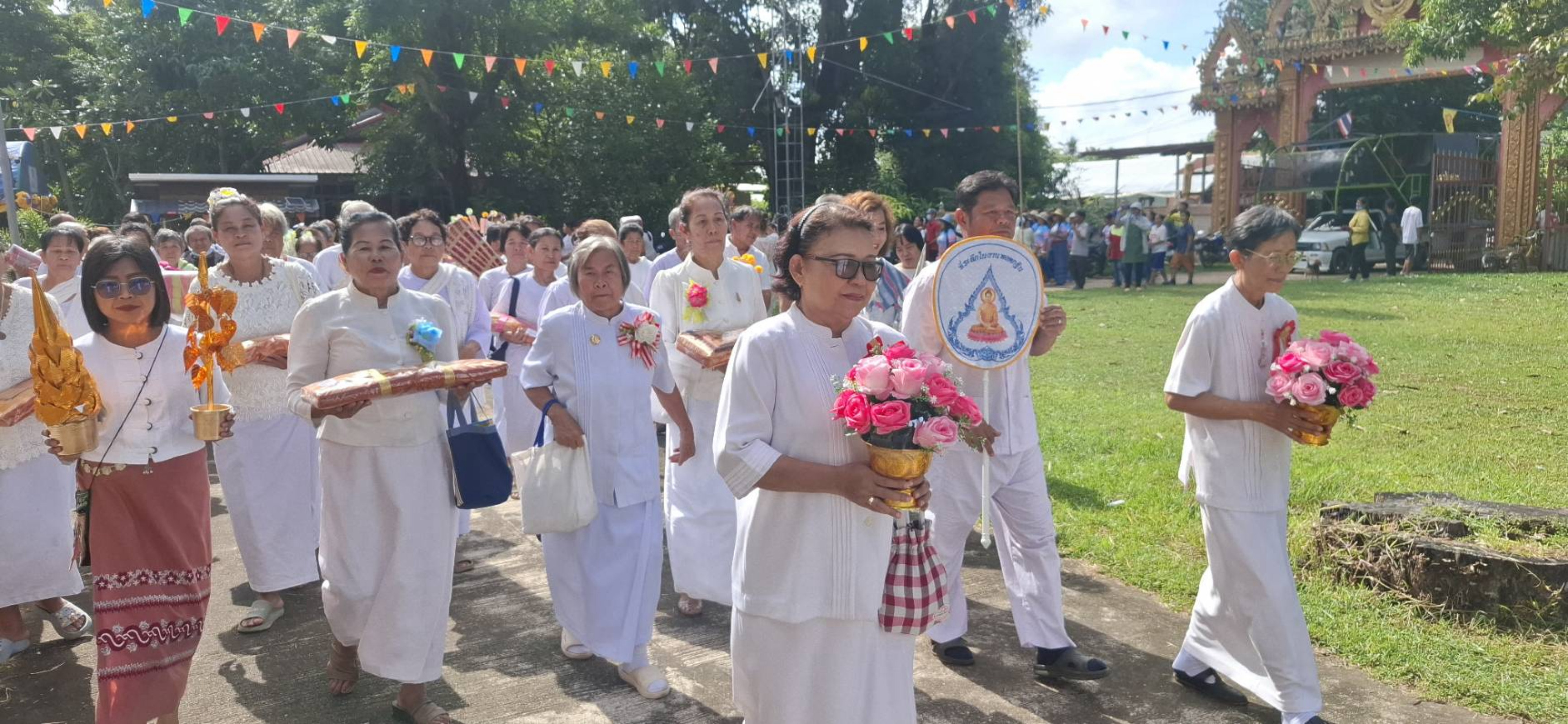 ภาพร่วมพิธีกรรมวัดดงยาง