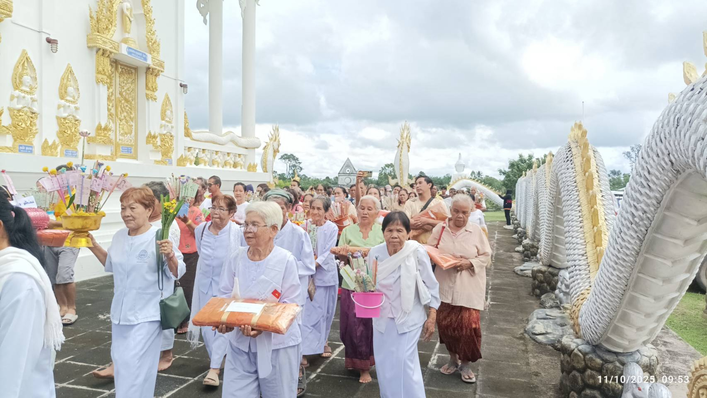 ภาพร่วมพิธีกรรมวัดป่านาจะหลวย