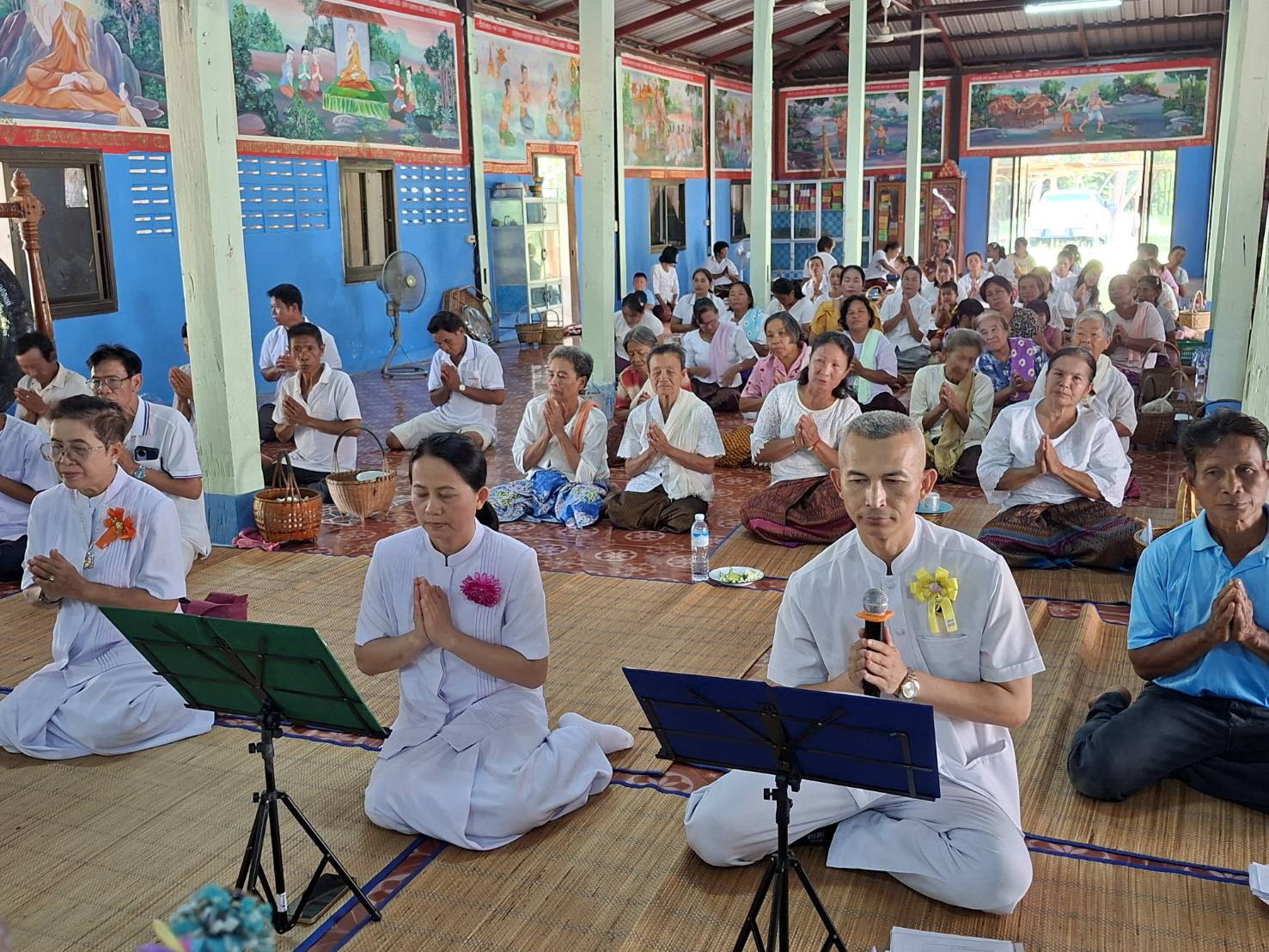 ภาพร่วมพิธีกรรมวัดสว่างอารมณ์