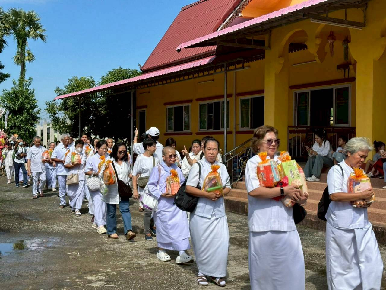 ภาพร่วมขบวนกฐินวัดเหมืองกวัก