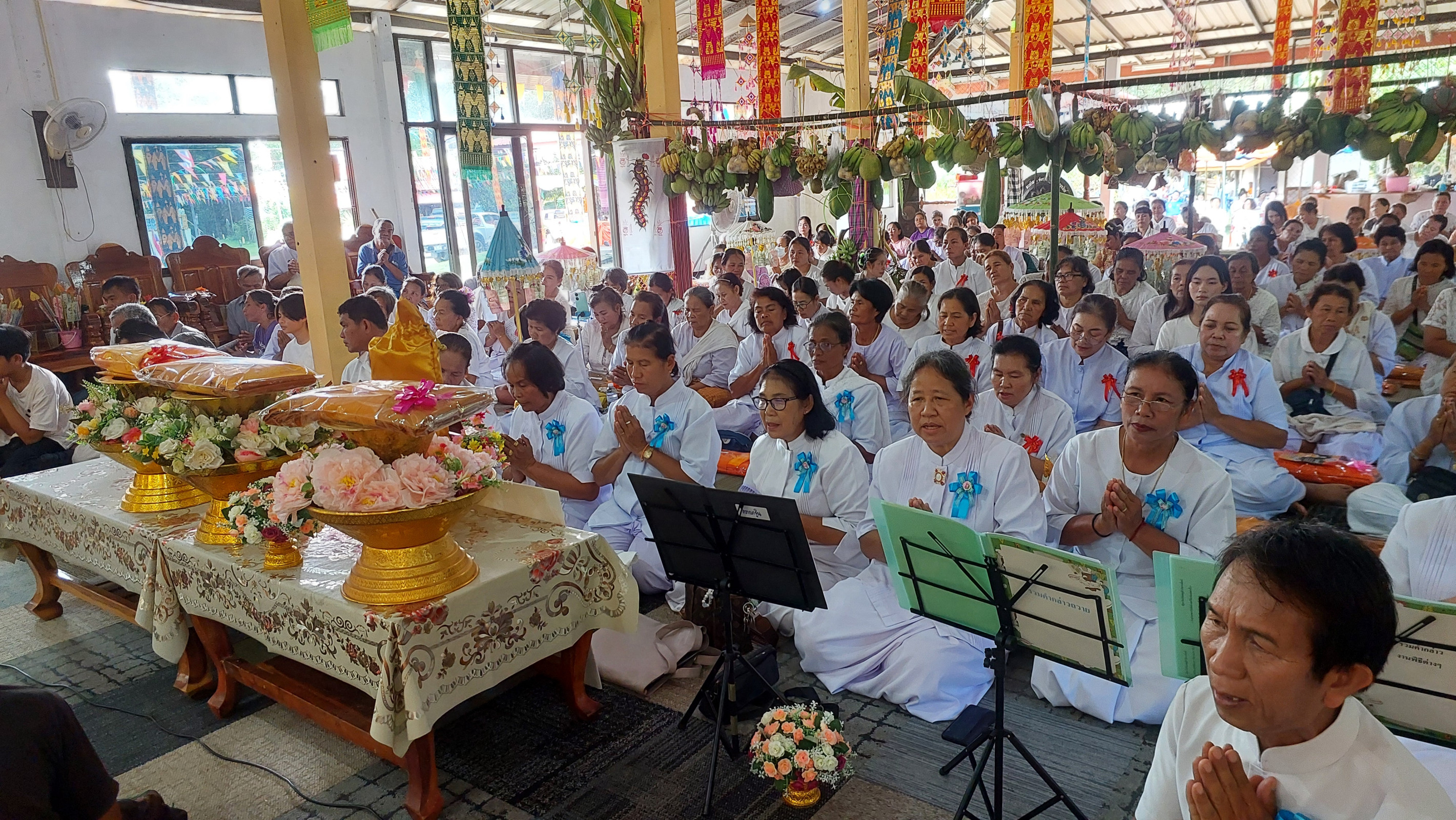 ภาพร่วมพิธีกรรมวัดหนามแท่งน้อย