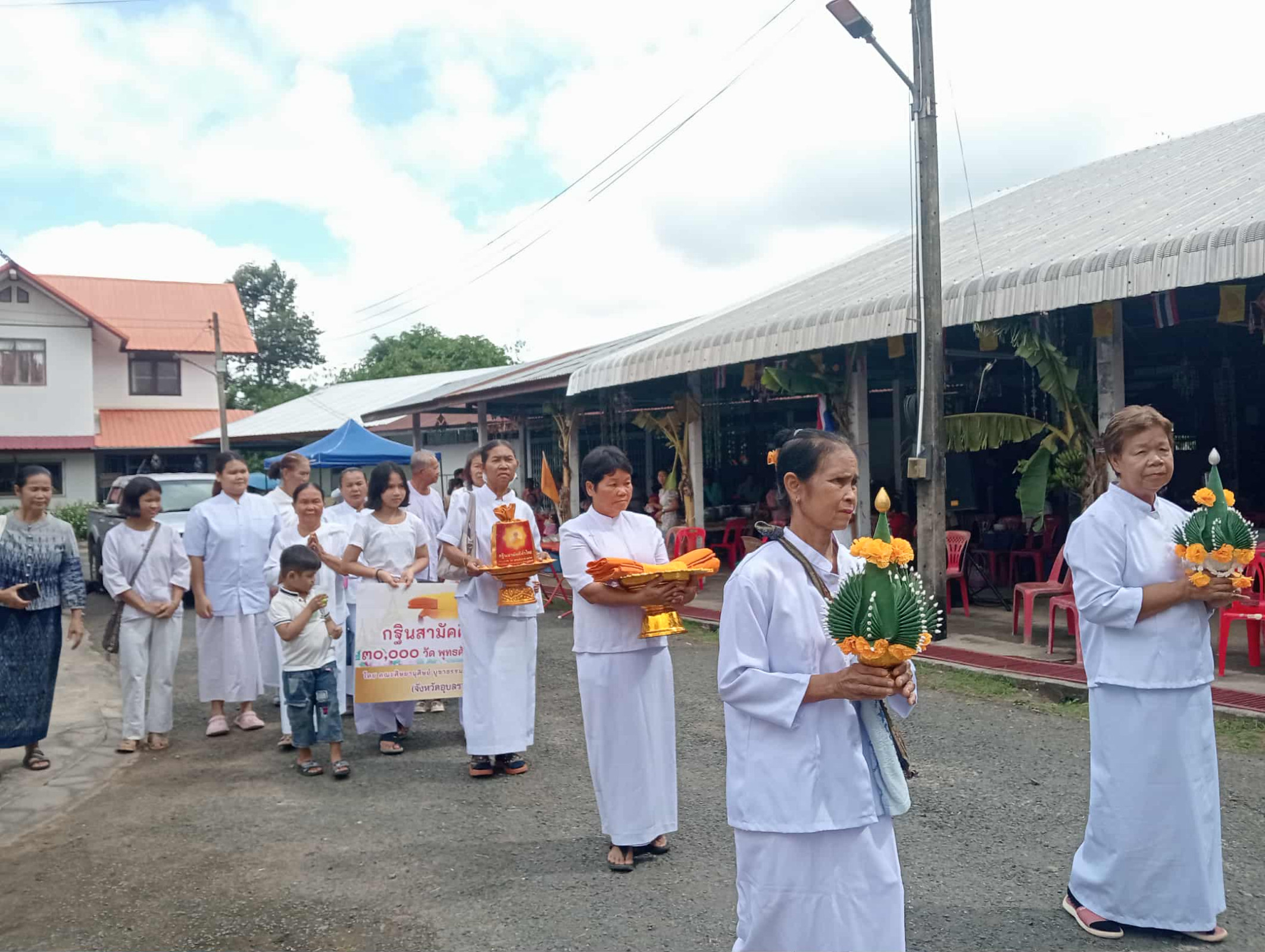 ภาพร่วมขบวนกฐินวัดบ้านสร้างมิ่ง