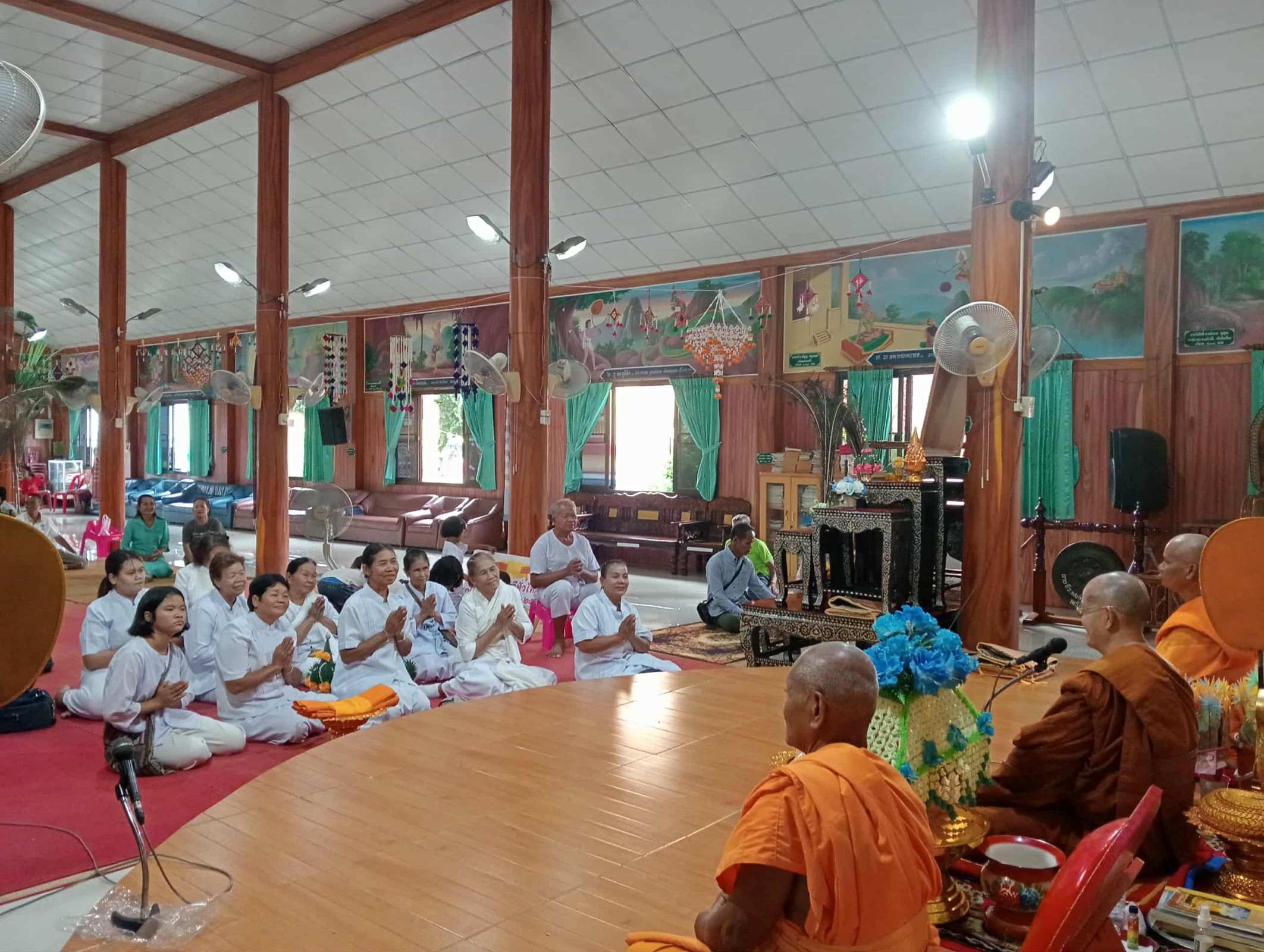 ภาพร่วมพิธีกรรมวัดบ้านสร้างมิ่ง