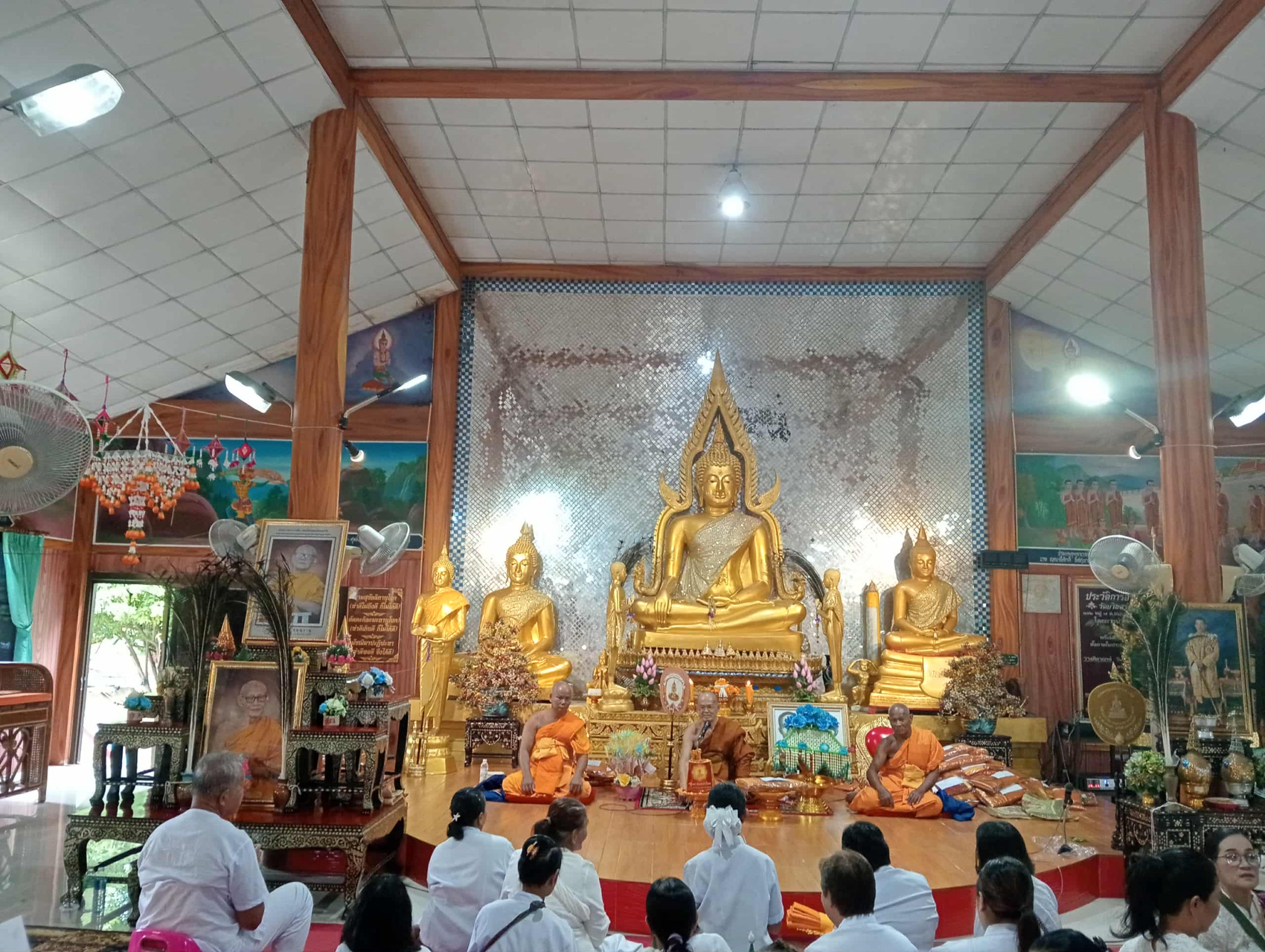 ภาพร่วมพิธีกรรมวัดบ้านสร้างมิ่ง