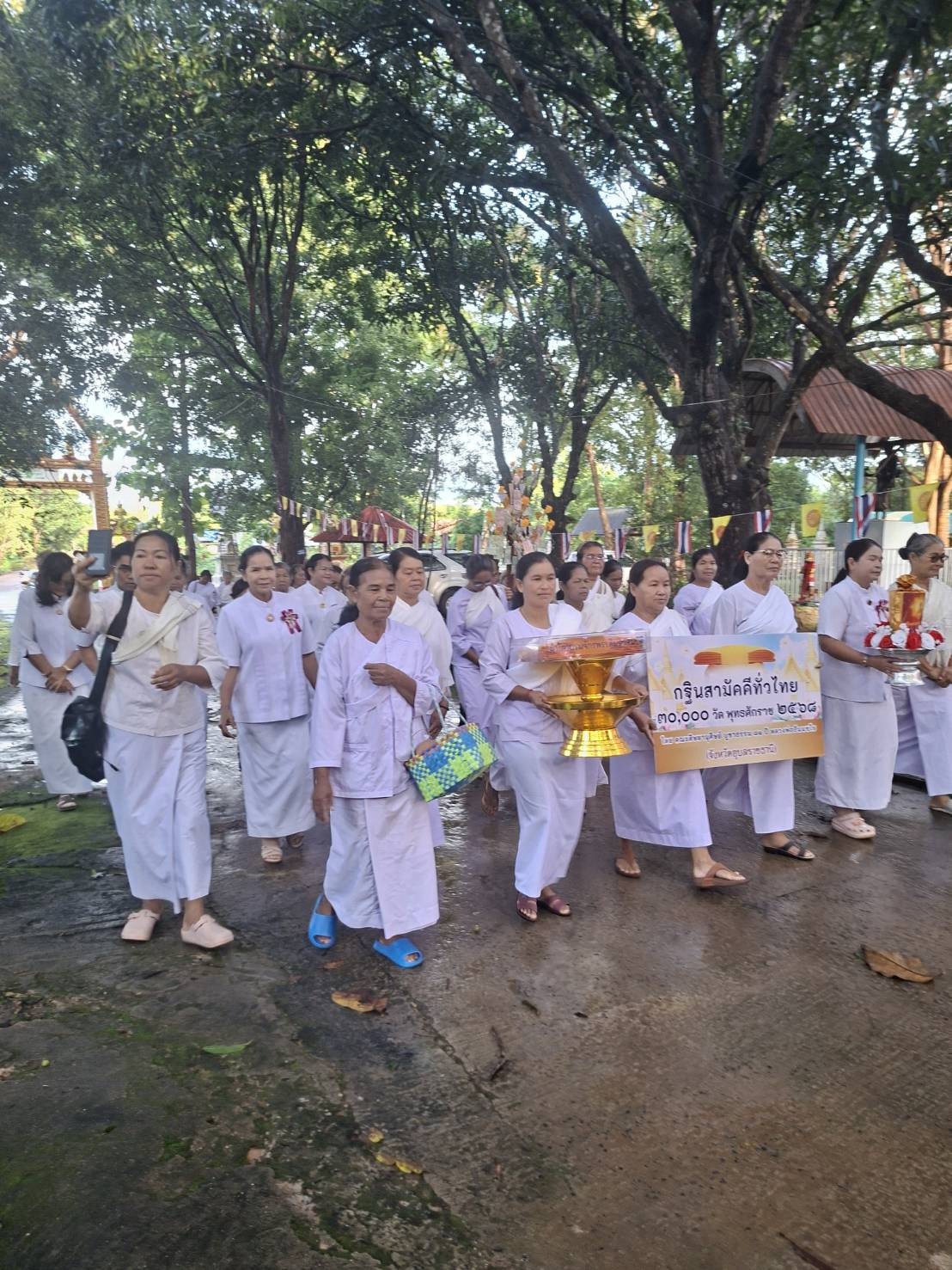 ภาพร่วมขบวนกฐินวัดหนองทัพ