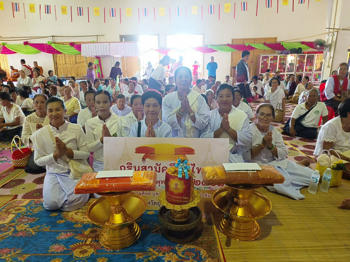 ภาพร่วมพิธีกรรมที่พักสงฆ์บ้านไพรสวรรค์