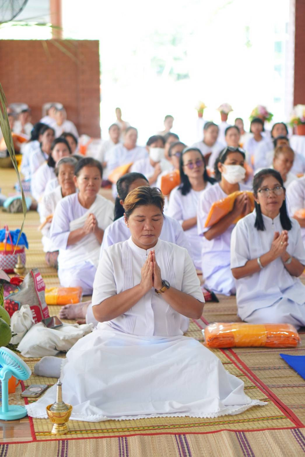 ภาพร่วมพิธีกรรมศูนย์ปฏิบัติธรรมน้ำยืนแก้ว อุบลราชธานี