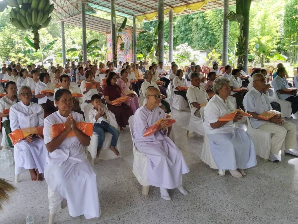 ภาพร่วมพิธีกรรมศูนย์ปฏิบัติธรรมพิบูลแก้ว