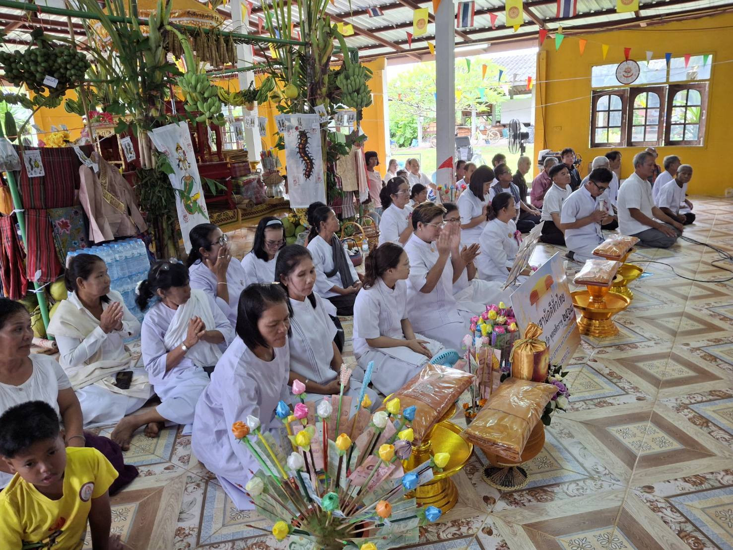 ภาพร่วมพิธีกรรมวัดตาเกา