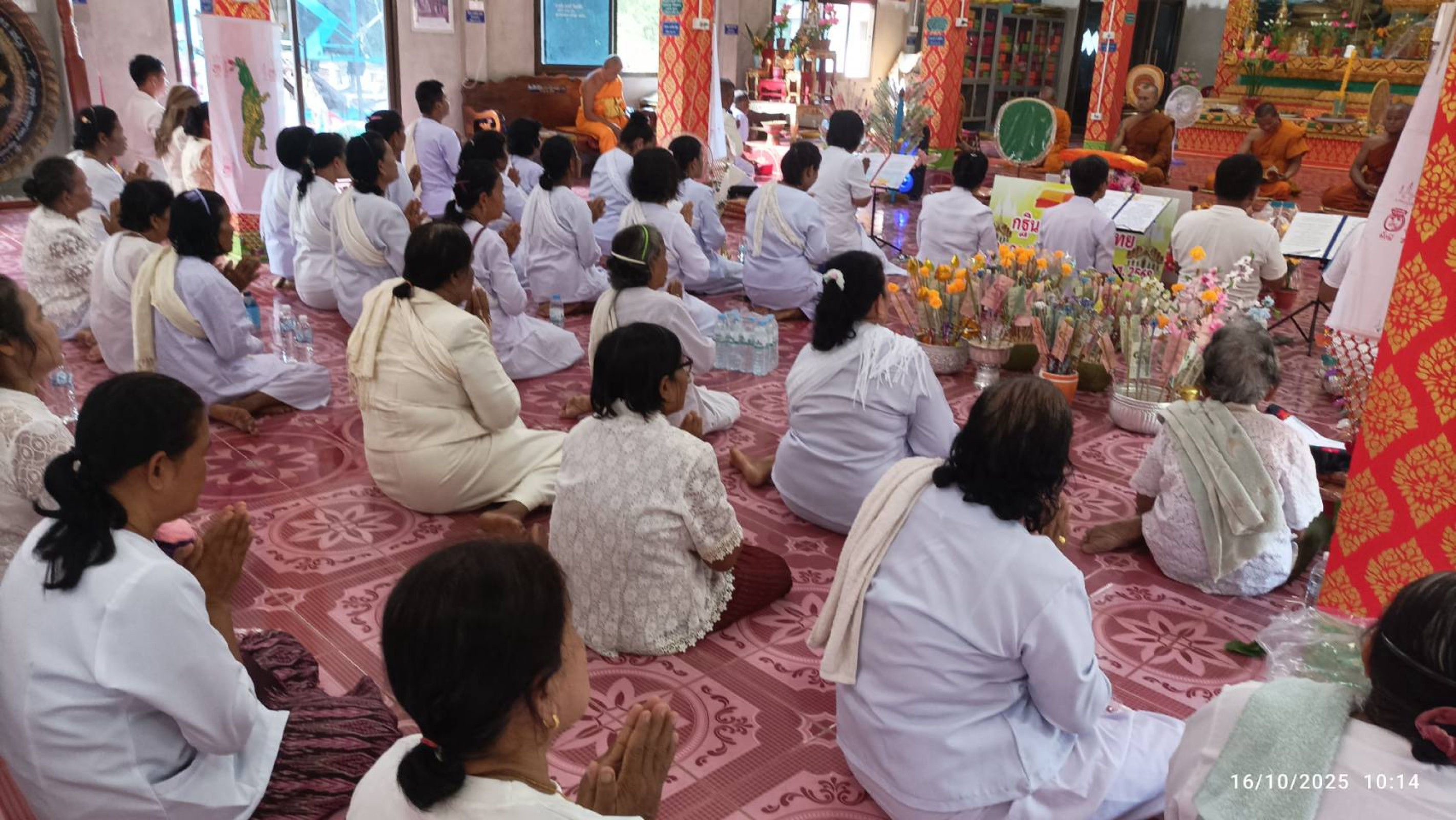ภาพร่วมพิธีกรรมวัดโนนสูง