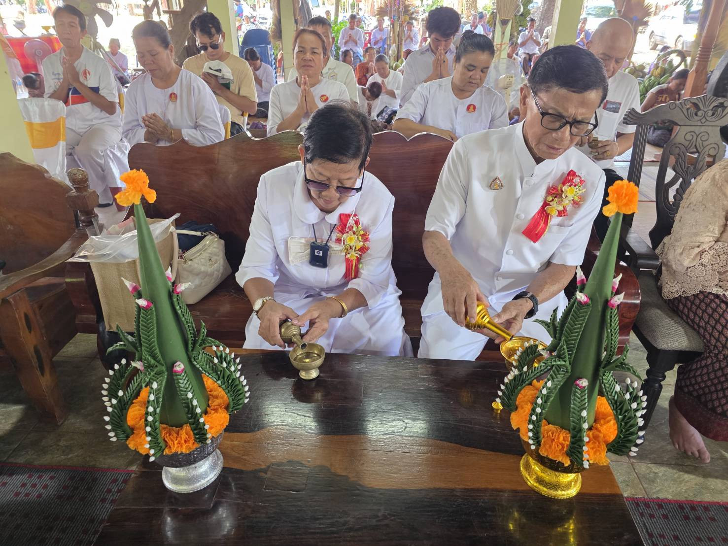 ภาพร่วมพิธีกรรมวัดบ้านแดง