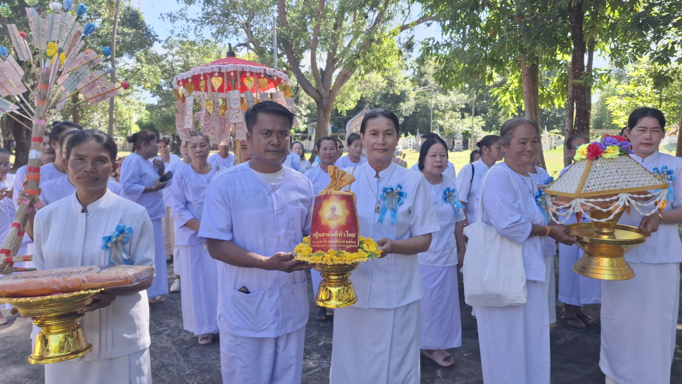 ภาพร่วมขบวนกฐินวัดโคกเที่ยง