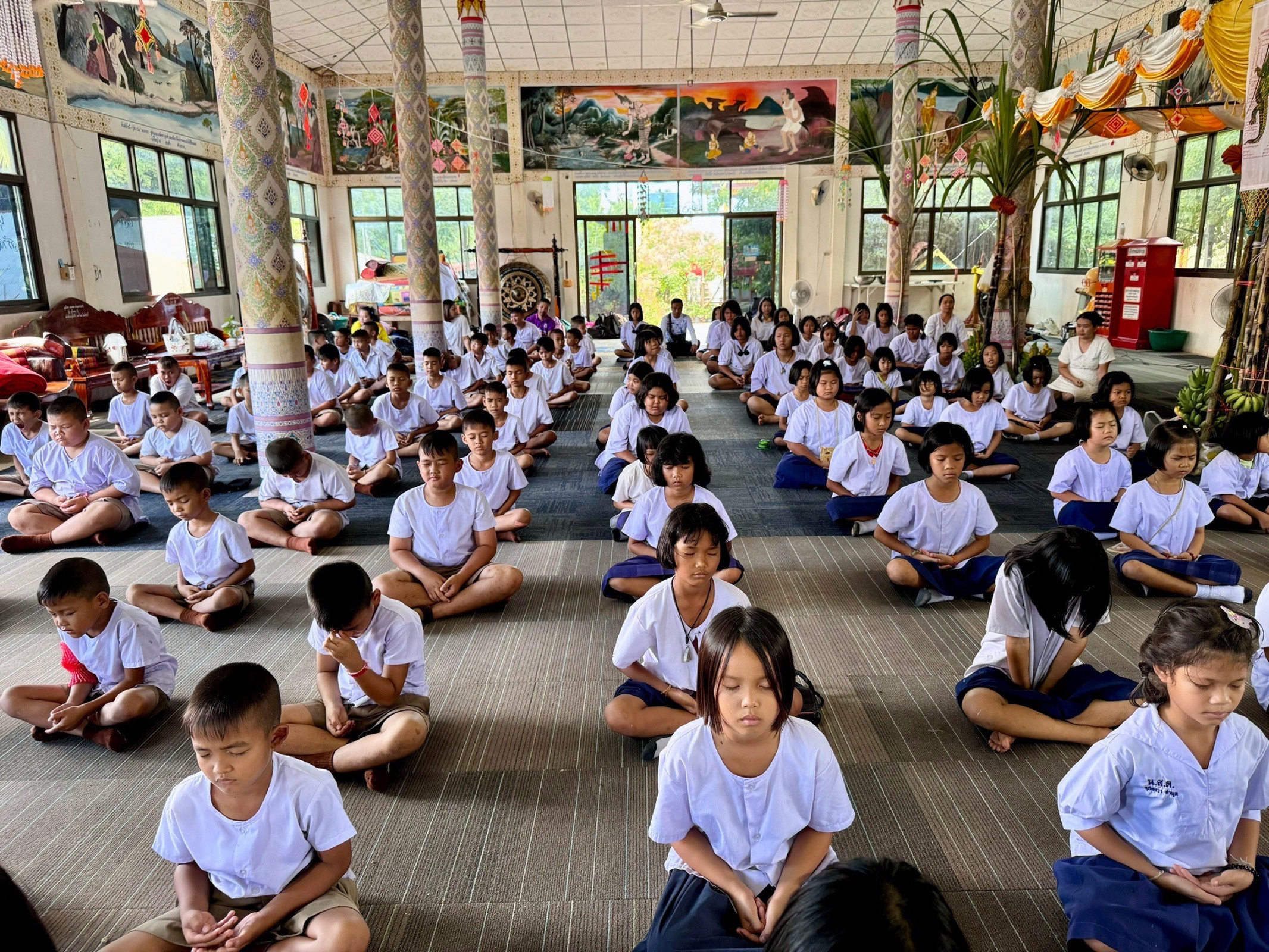 ภาพร่วมพิธีกรรมวัดสว่างอารมณ์