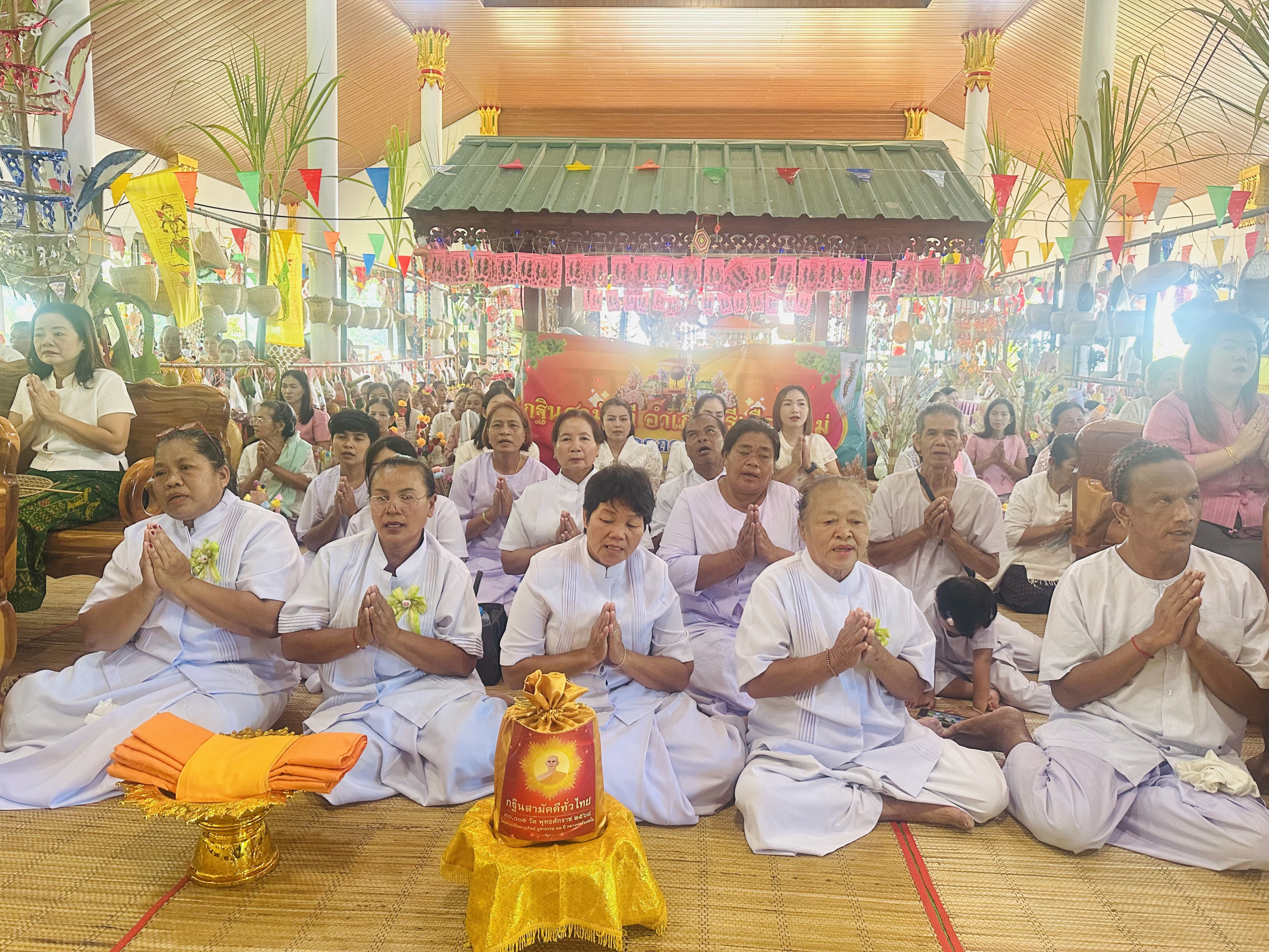 ภาพร่วมพิธีกรรมวัดจอมศรี