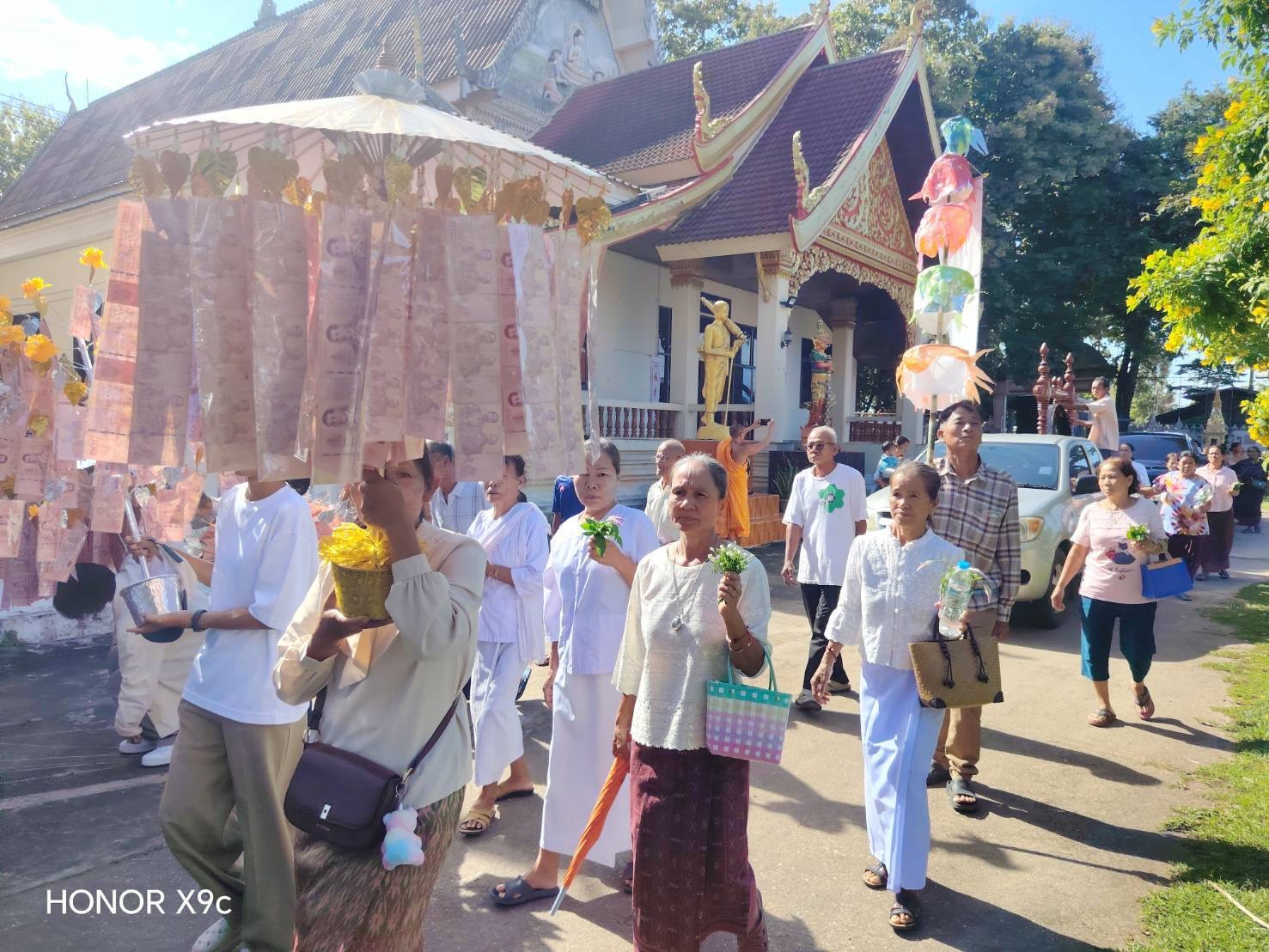 ภาพร่วมพิธีกรรมวัดโนนรัง