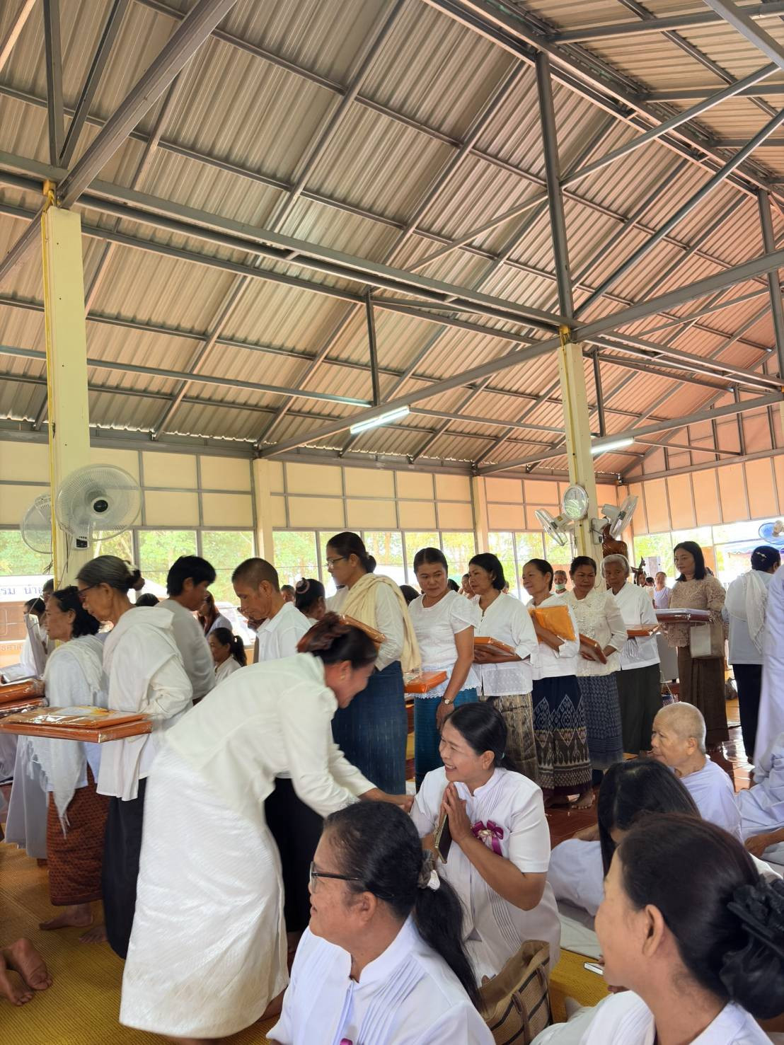 ภาพร่วมพิธีกรรมวัดป่าอุบลวรรณ