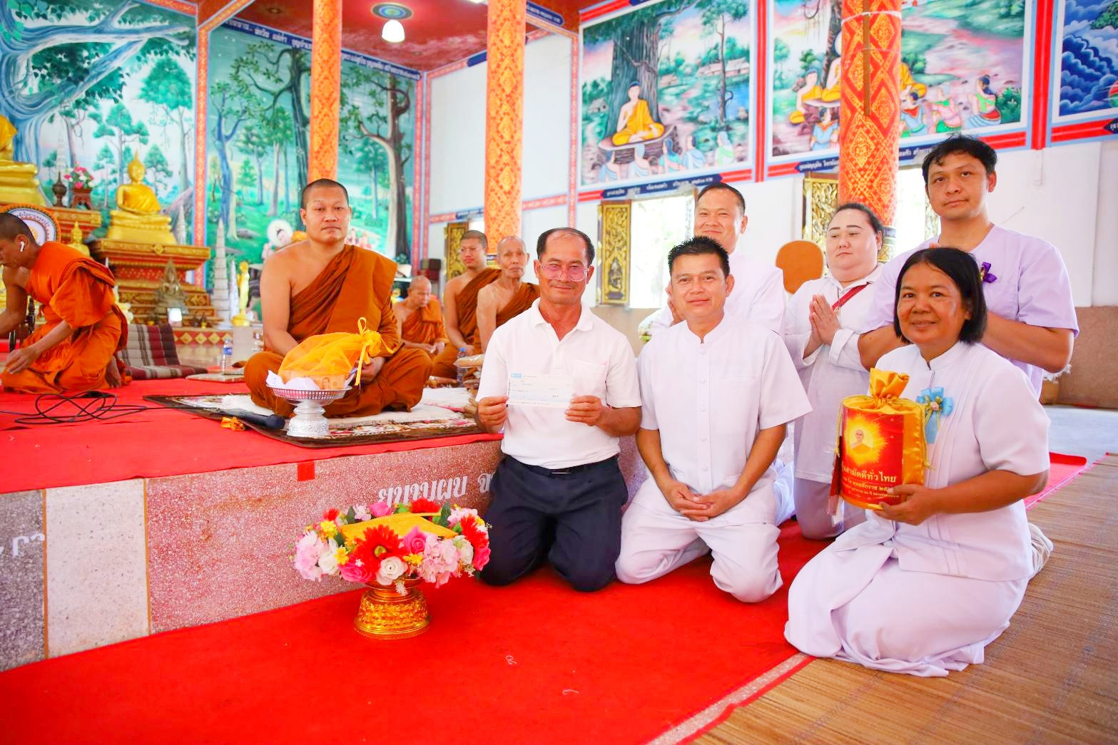 ภาพร่วมพิธีกรรมวัดธาตุทองหลาง