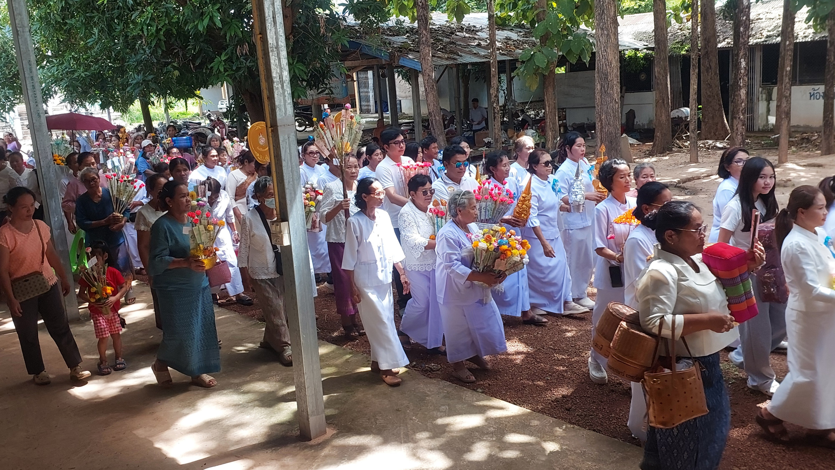 ภาพร่วมพิธีกรรมวัดอัมพามงคล