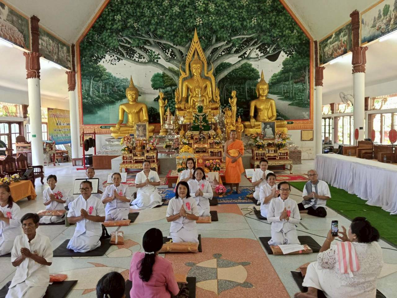 ภาพร่วมพิธีกรรมวัดบ้านแขม