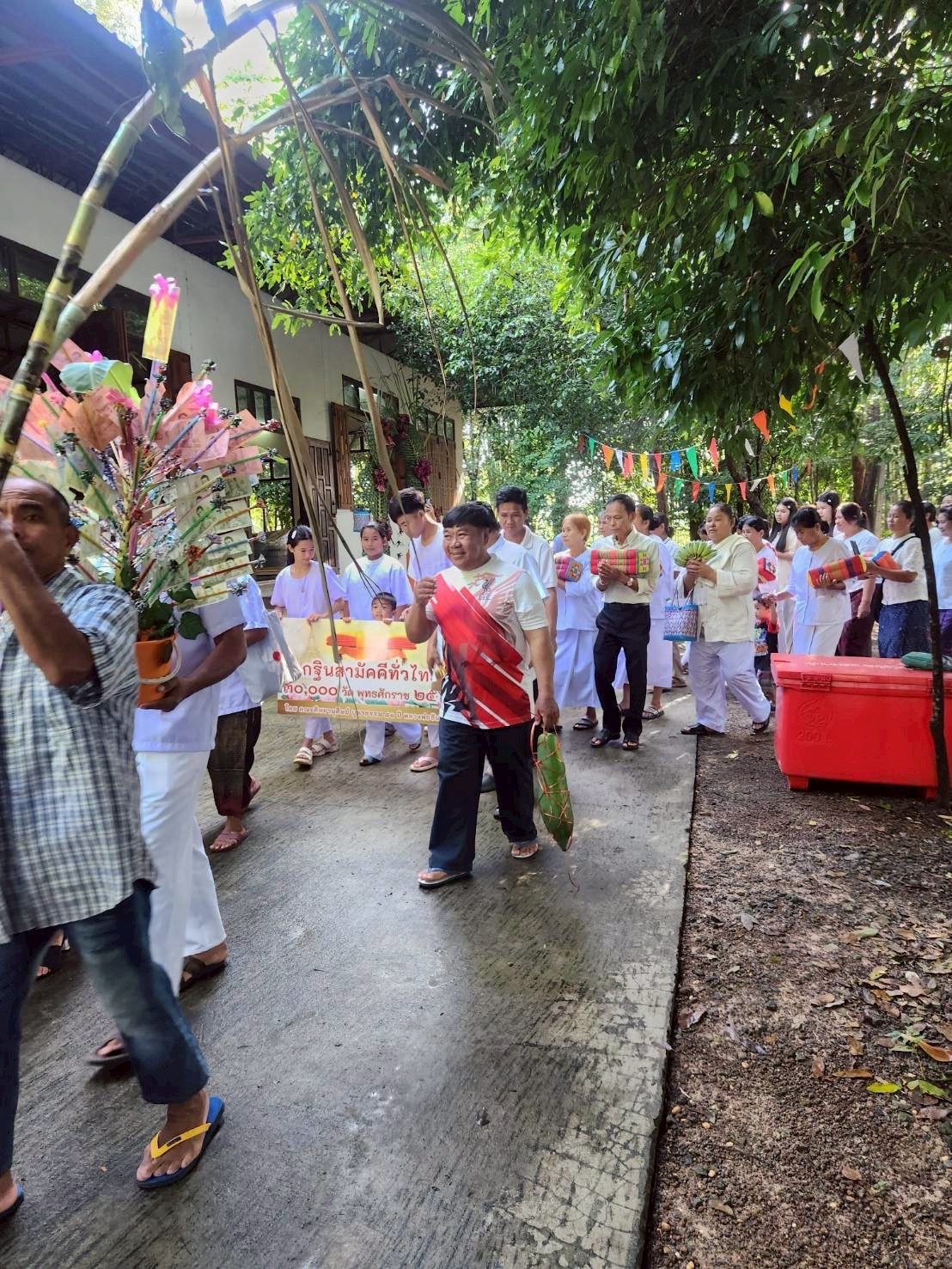 ภาพร่วมขบวนกฐินวัดป่าโคกสว่าง