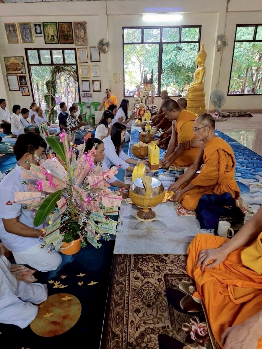 ภาพร่วมพิธีกรรมวัดป่าโคกสว่าง