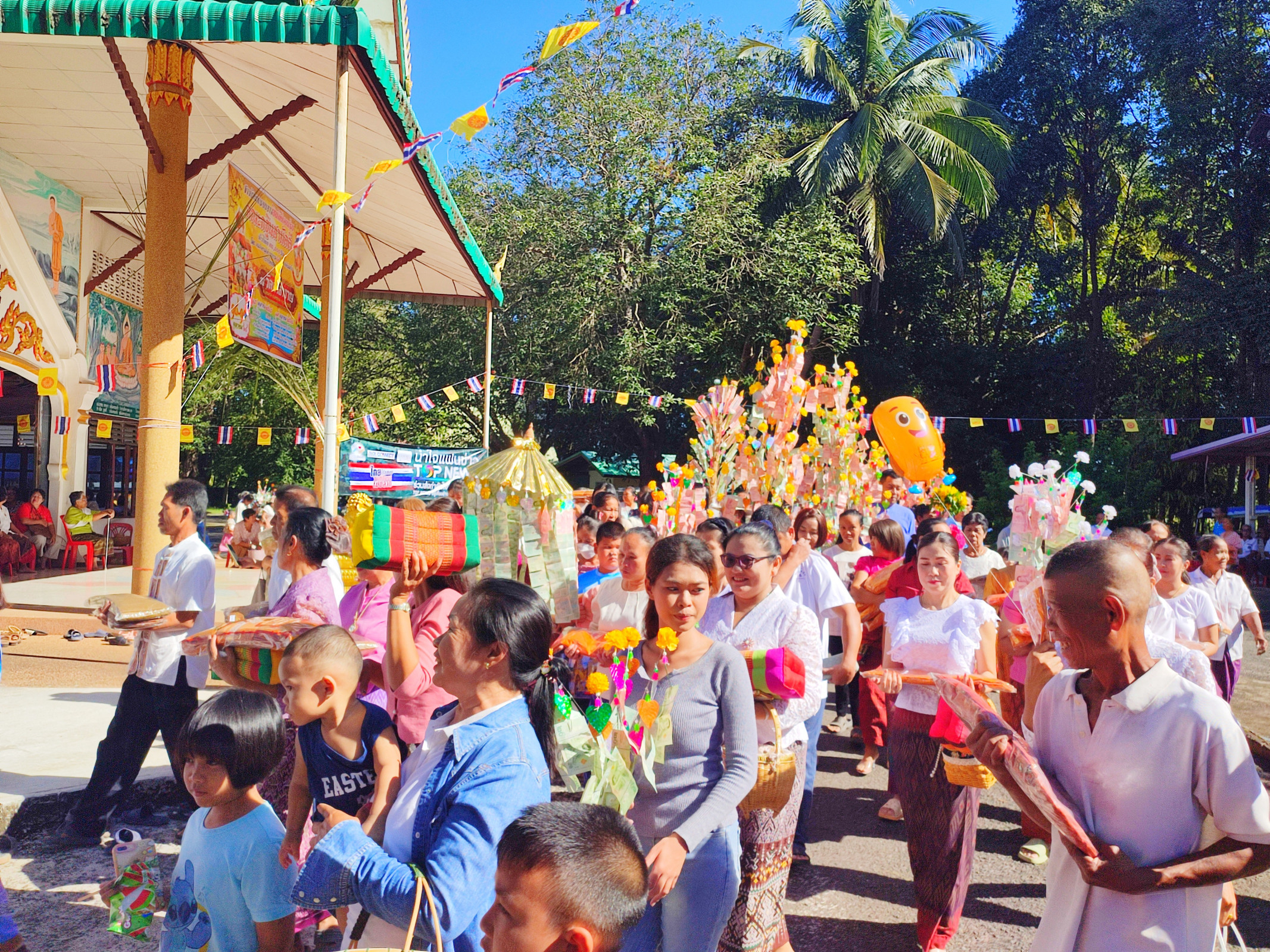 ภาพร่วมพิธีกรรมวัดคำสำราญ