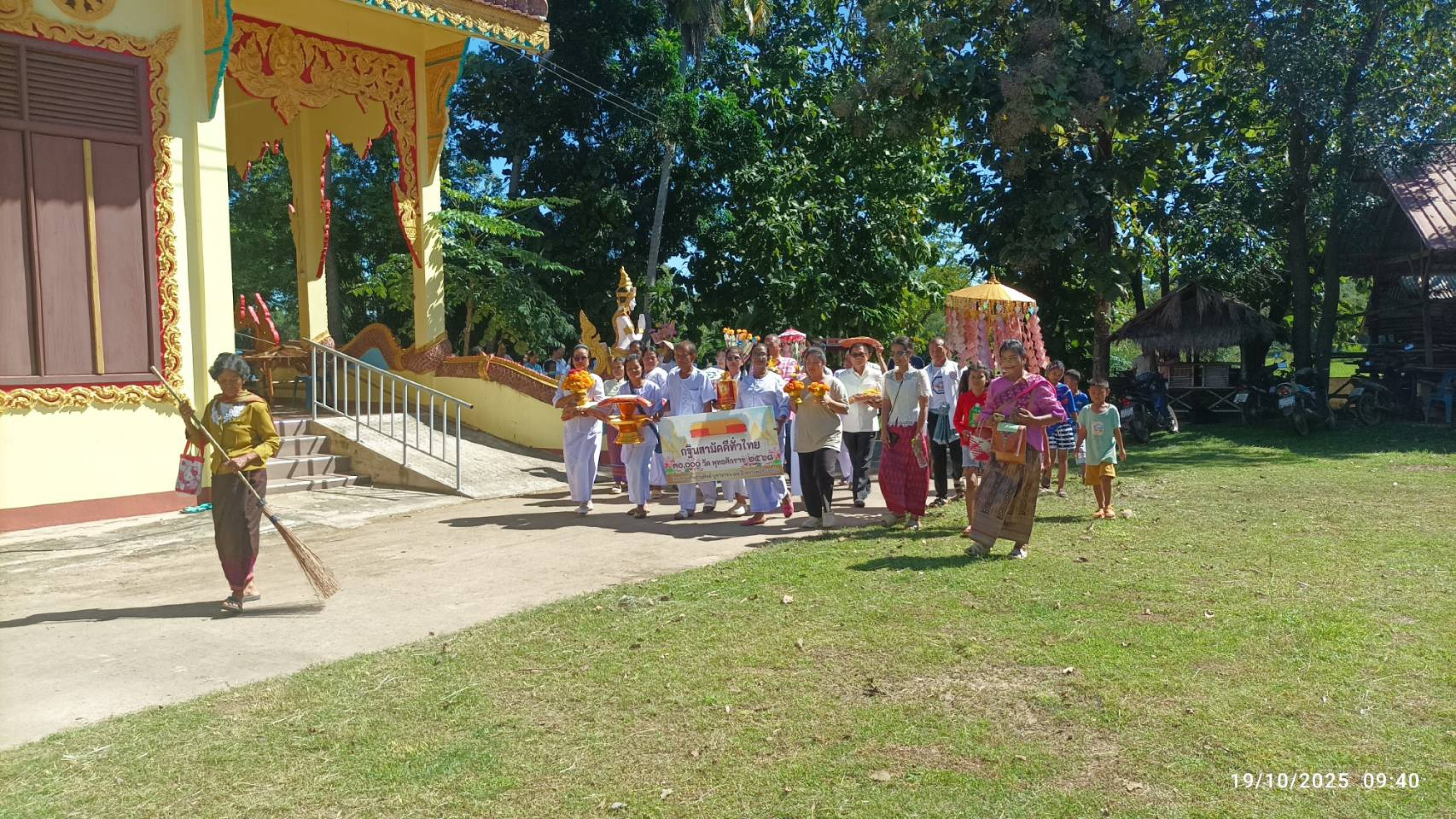 ภาพร่วมขบวนกฐินวัดบ้านตาโกย