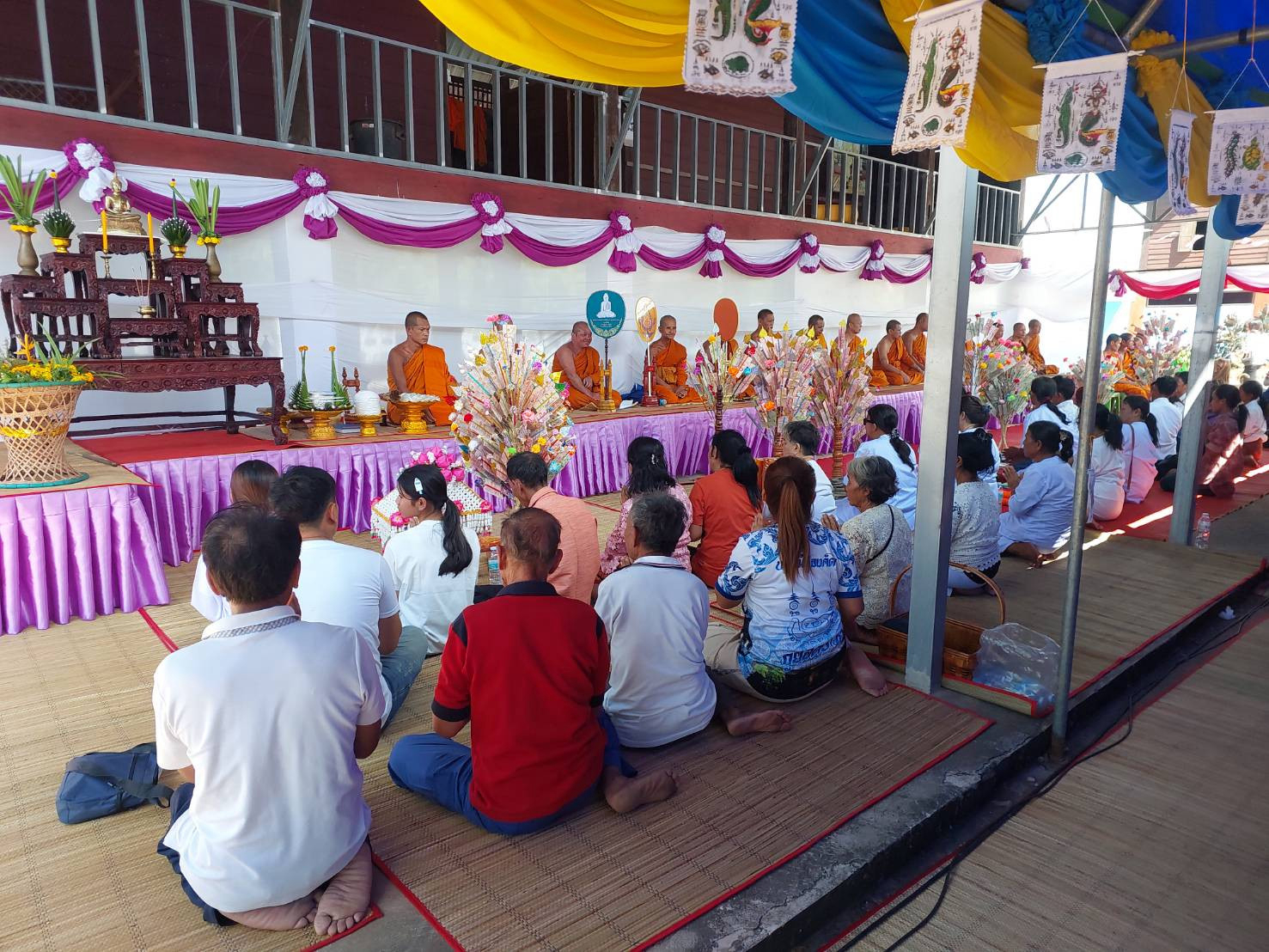 ภาพร่วมพิธีกรรมวัดศรีมงคล