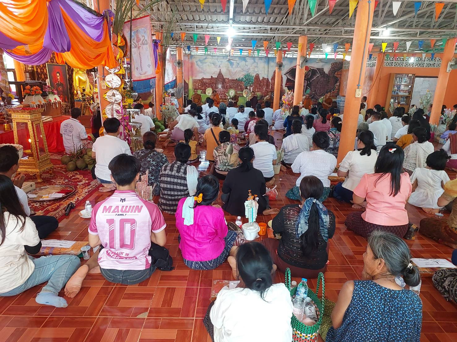 ภาพร่วมพิธีกรรมวัดศรีมงคล