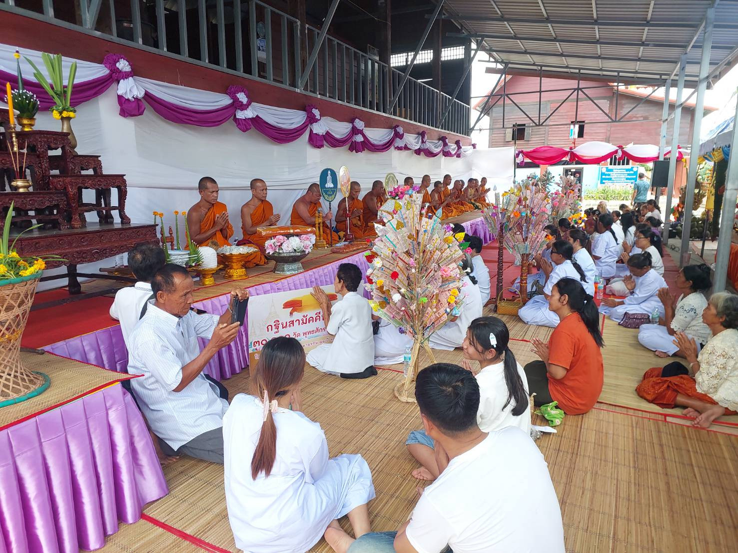 ภาพร่วมพิธีกรรมวัดศรีมงคล