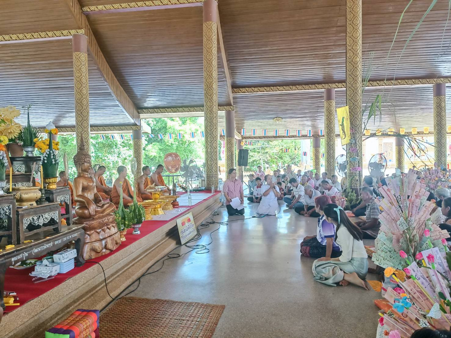 ภาพร่วมพิธีกรรมวัดน้ำคำแดงใต้