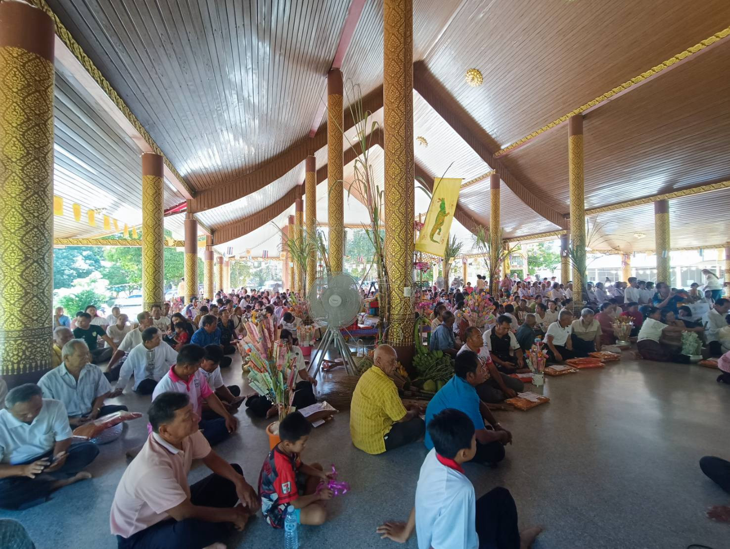 ภาพร่วมพิธีกรรมวัดน้ำคำแดงใต้