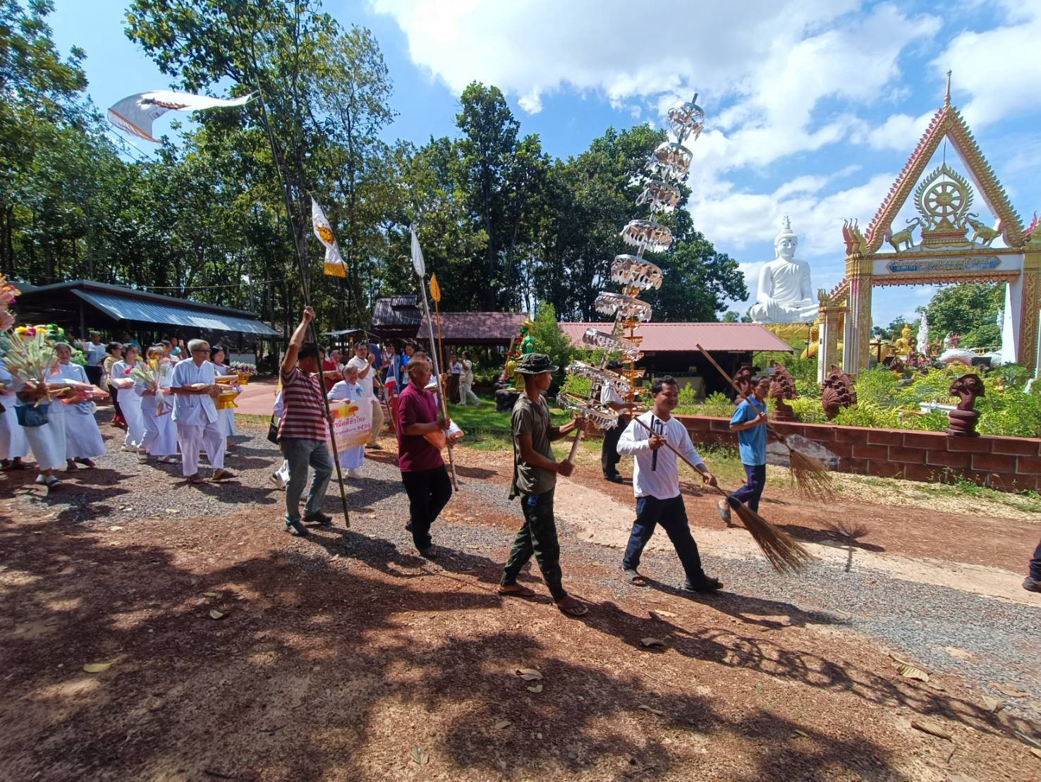 ภาพร่วมพิธีกรรมวัดโนนสวรรค์ศิลาอำภา