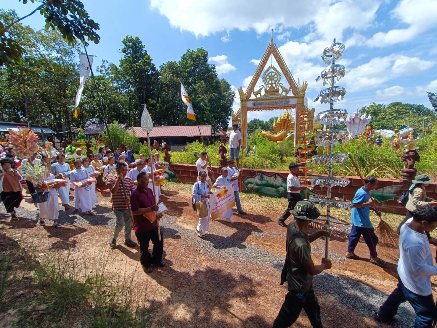 ภาพร่วมพิธีกรรมวัดโนนสวรรค์ศิลาอำภา