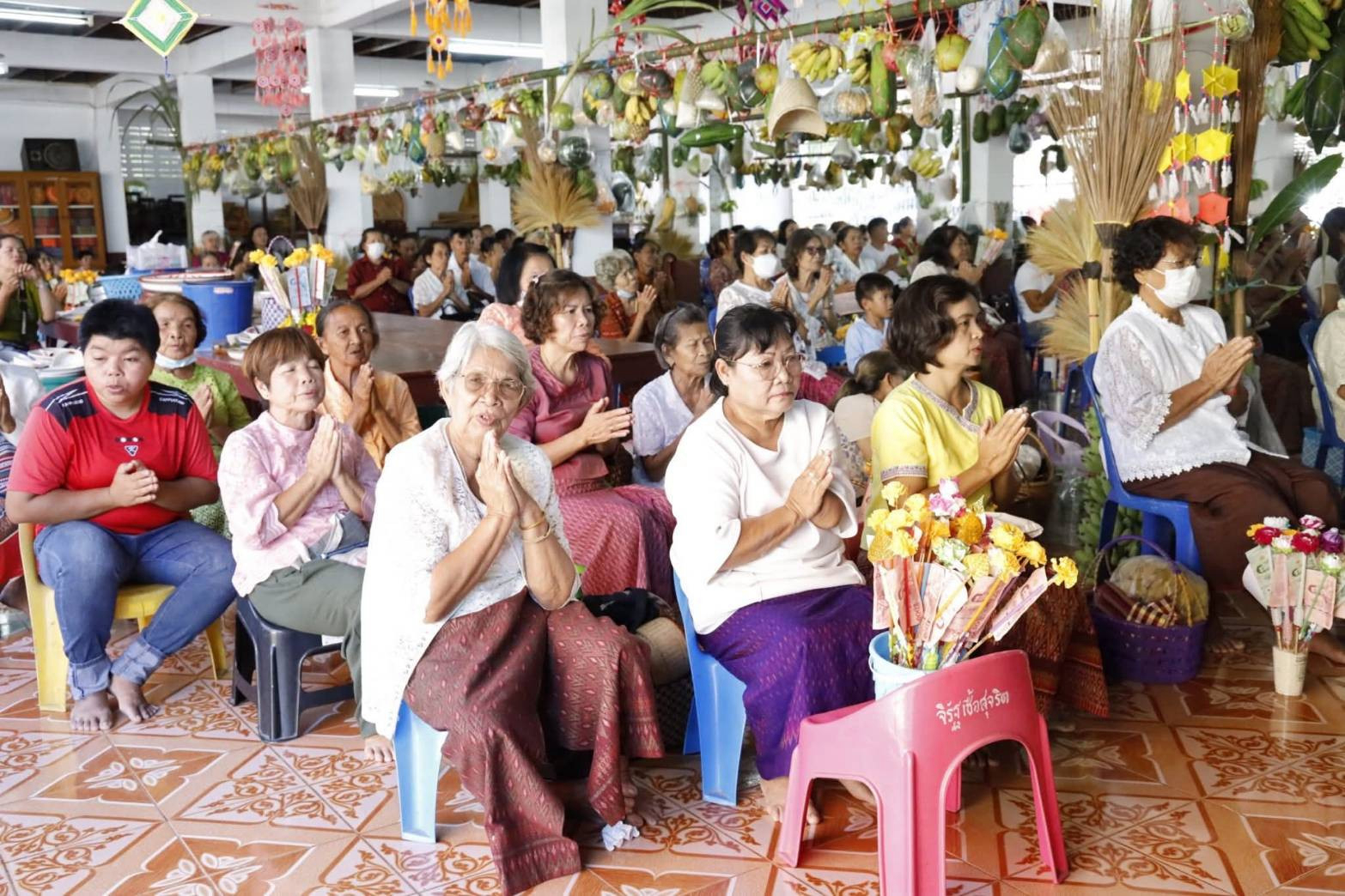 ภาพร่วมพิธีกรรมวัดก้านเหลือง