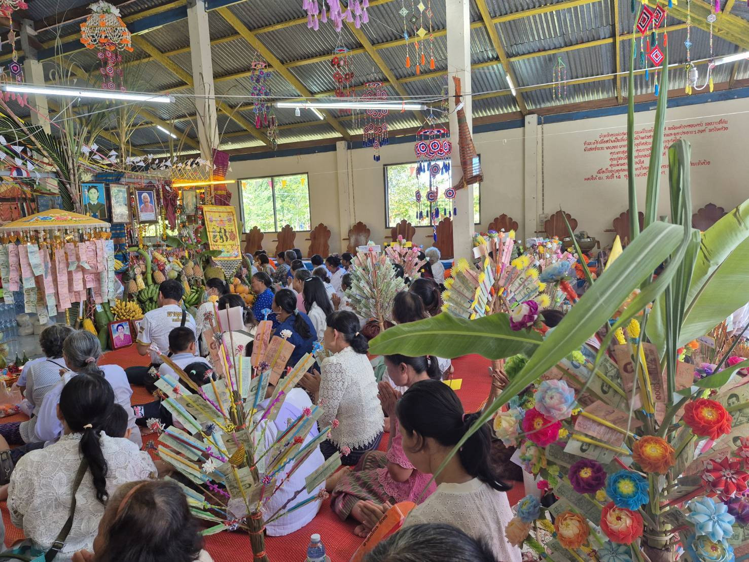 ภาพร่วมพิธีกรรมวัดทุ่งแก้วเจริญธรรม