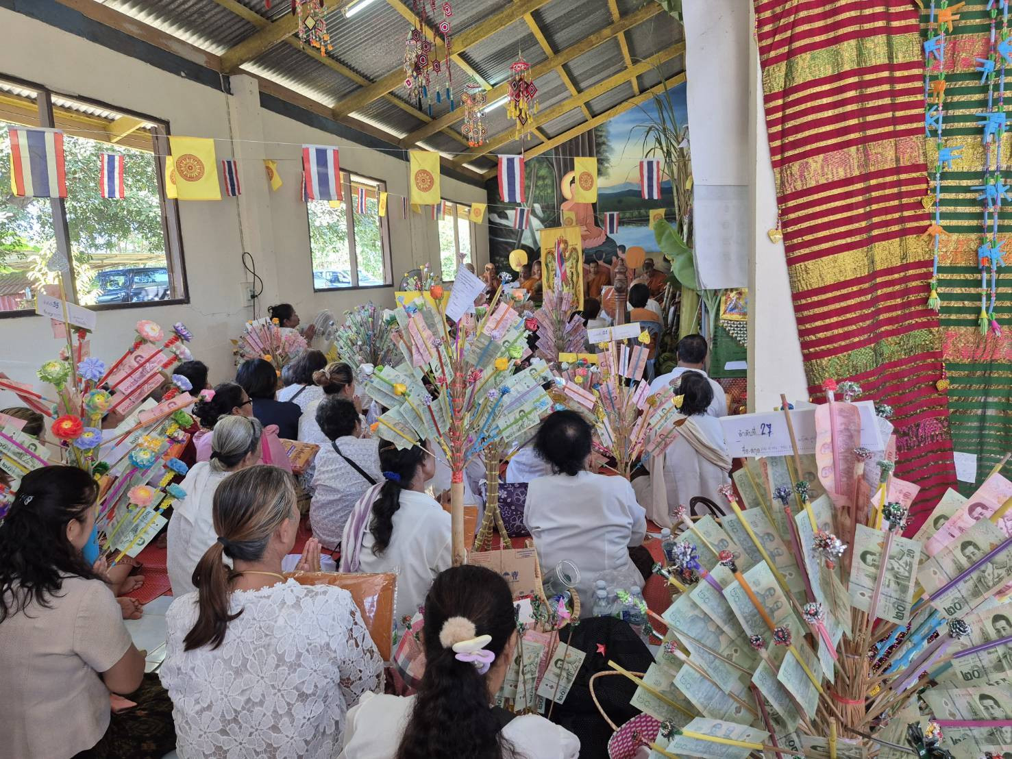 ภาพร่วมพิธีกรรมวัดทุ่งแก้วเจริญธรรม